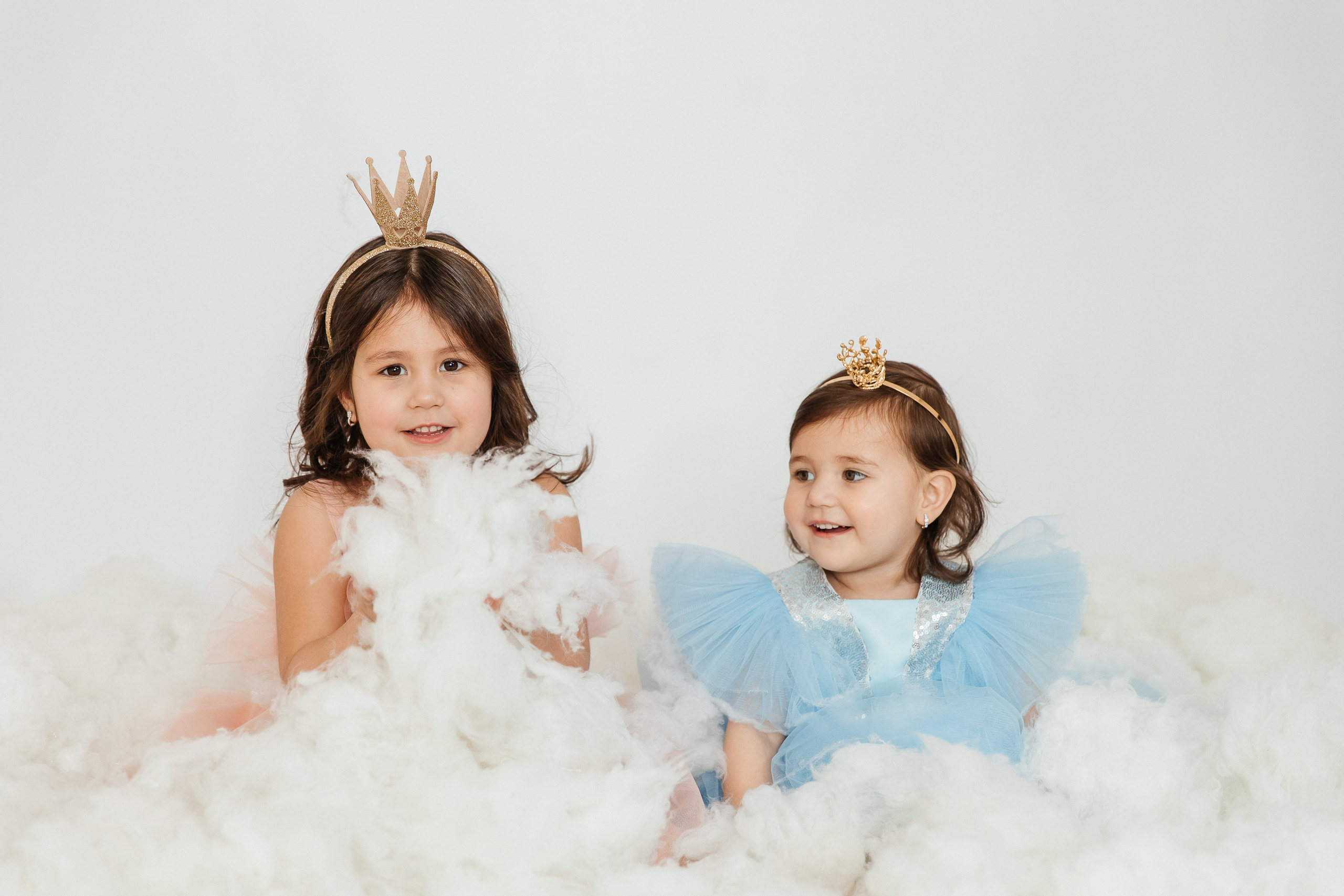 Маюша и Милаша в облаках. Воронистая Анастасия. Фотограф Якутия, Томпонский район