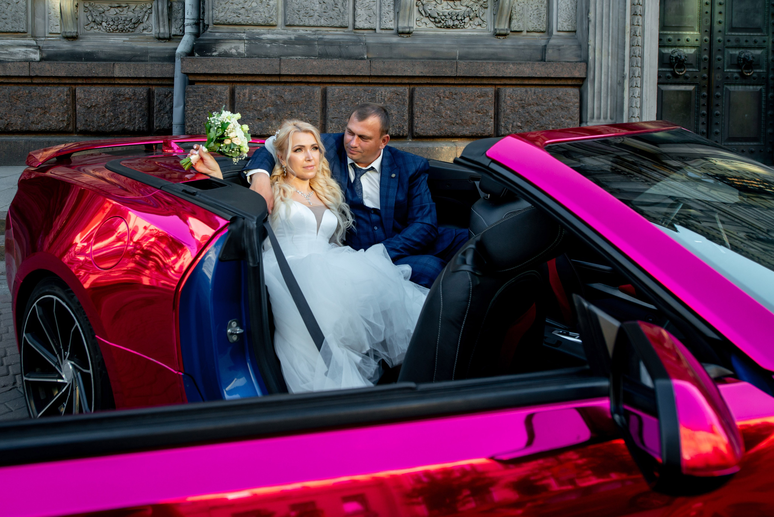 Евгения (фотосессия с малиновым chevrolet camaro, в сирени в Пушкине в Екатерининском парке). Портретный, семейный и свадебный фотограф в Санкт-Петербурге и в Пушкине Ширяев Денис