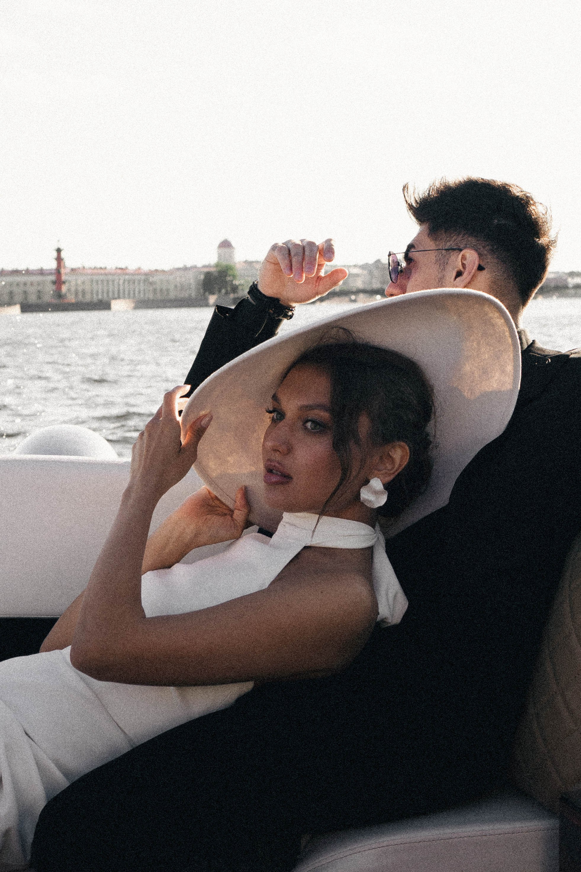 СВАДЕНБНАЯ СЬЕМКА НА КАТЕРЕ ПО КАНАЛАМ САНКТ-ПЕТЕРБУРГА И В АКВАТОРИИ НЕВЫ. Профессиональный фотограф, Санкт-Петербург — Виктория Богомолова