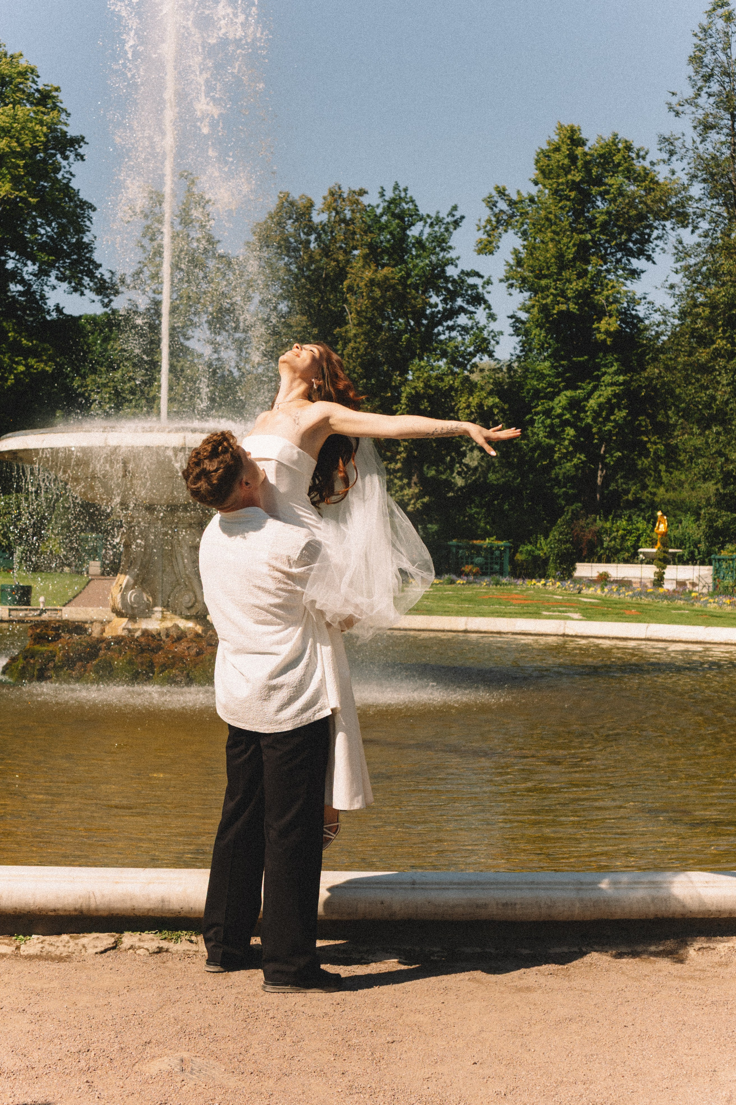 СВАДЕБНАЯ СЬЕМКА В ПЕТЕРГОФЕ И СЬЕМКА РЕПОРТАЖА В ЗАГСЕ ПЕТЕРГОФА. Профессиональный фотограф, Санкт-Петербург — Виктория Богомолова