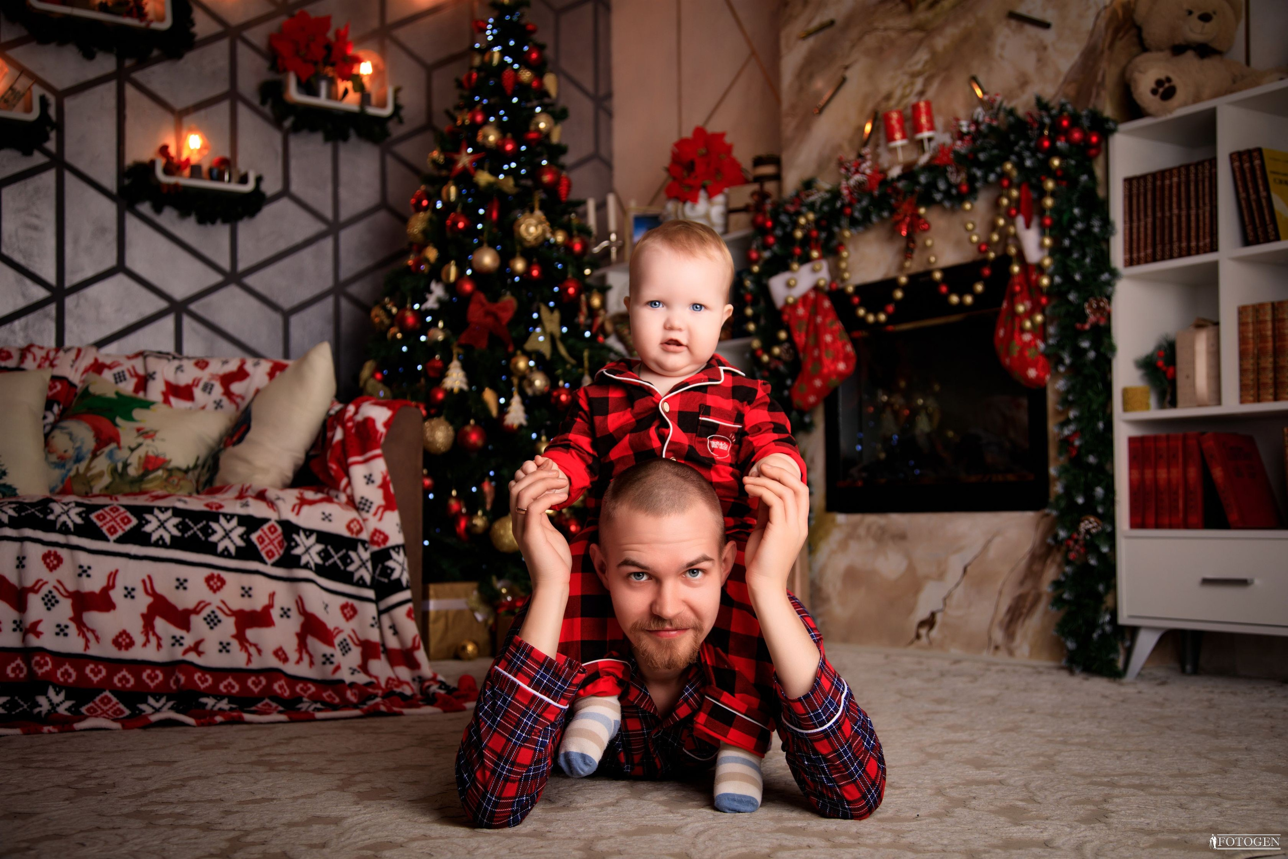 Семейная фотосессия: мама, папа и малыш | Портфолио Fotogen. Интерьерная фотостудия FOTOGEN г. Краснодар