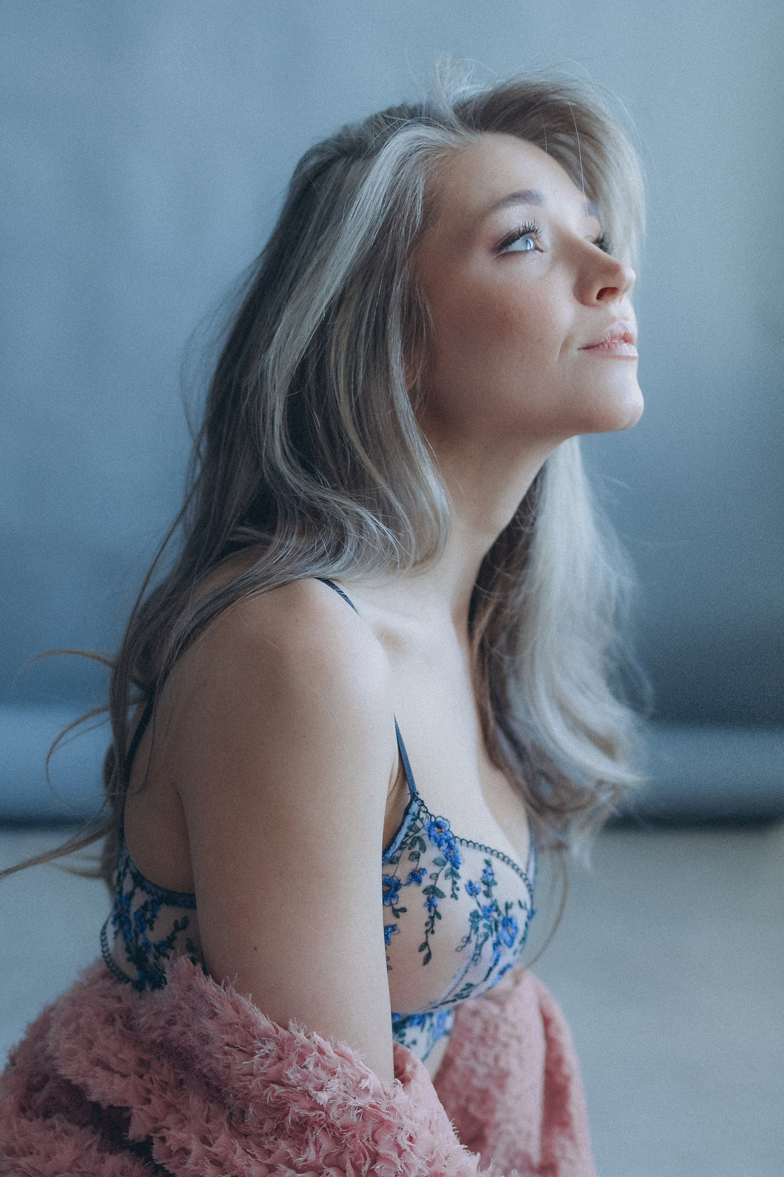 Девушка весна. Главная