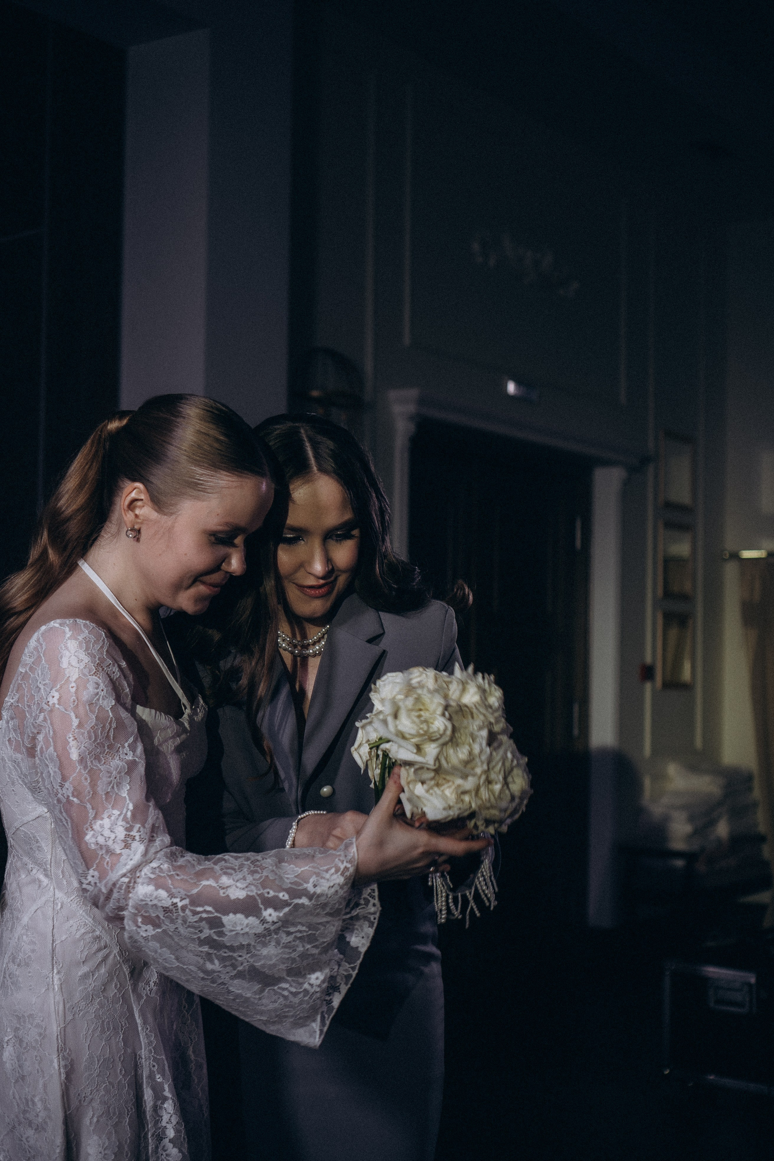 СВАДЕБНАЯ СЬЕМКА СБОРОВ В ОТЕЛЕ И ВЫЕЗД НА ЦЕРЕМОНИЮ (СНЯТО В СИБИРЕ В НИЖНЕВАРТОВСКЕ). Профессиональный фотограф, Санкт-Петербург — Виктория Богомолова