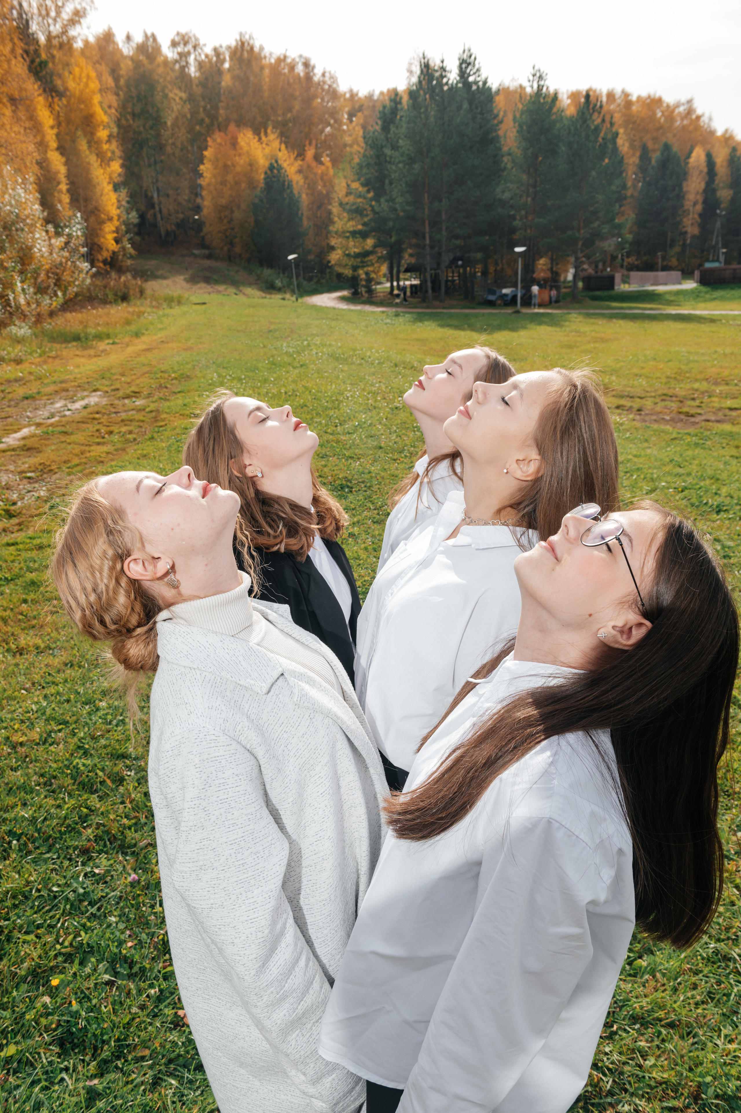 Групповая школьная фотография. Необычная фотография. Школьники. Выпускной альбом. Съёмка выпускного альбома