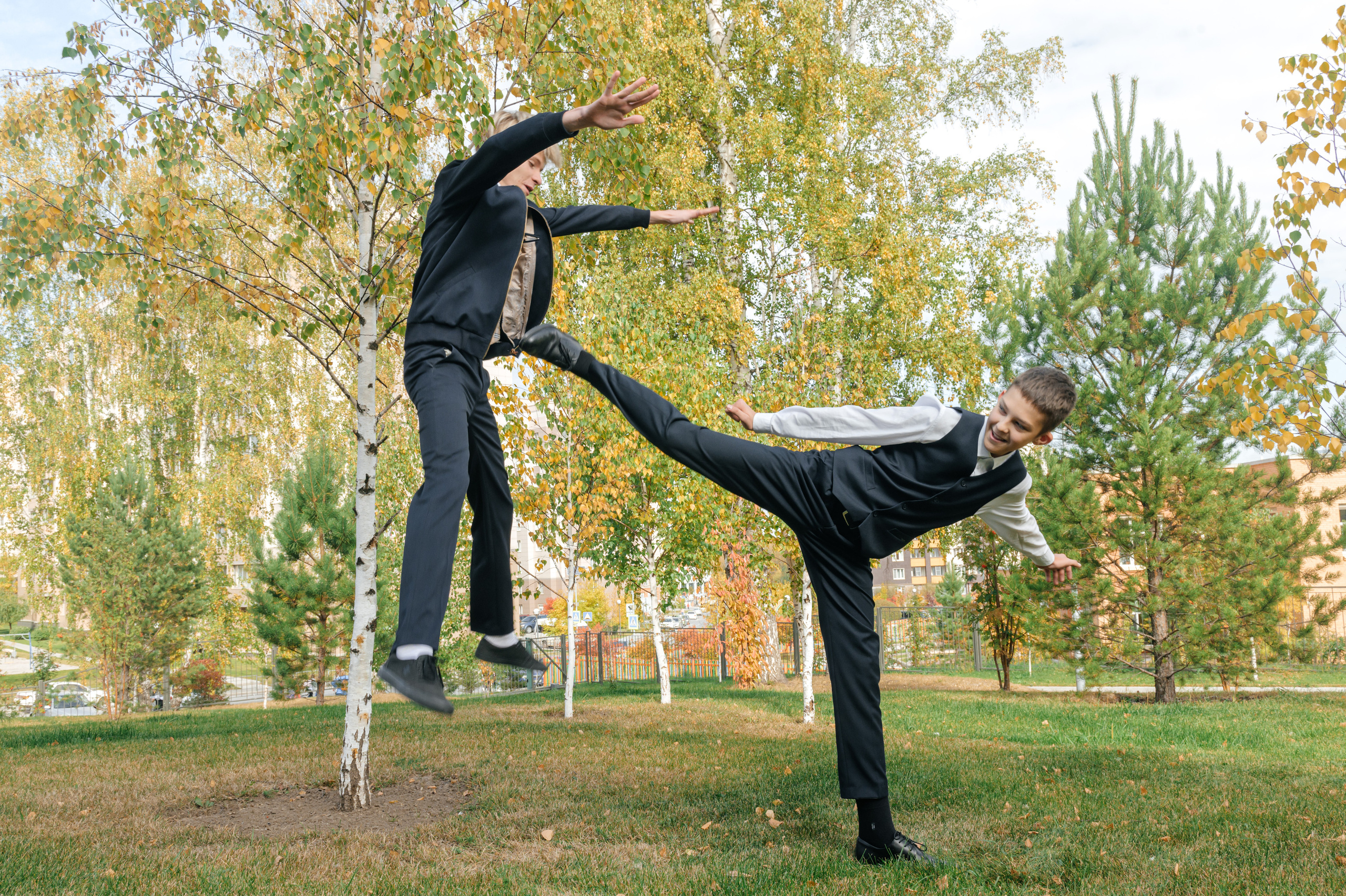 Групповая школьная фотография. Необычная фотография. Школьники. Выпускной альбом. Съёмка выпускного альбома