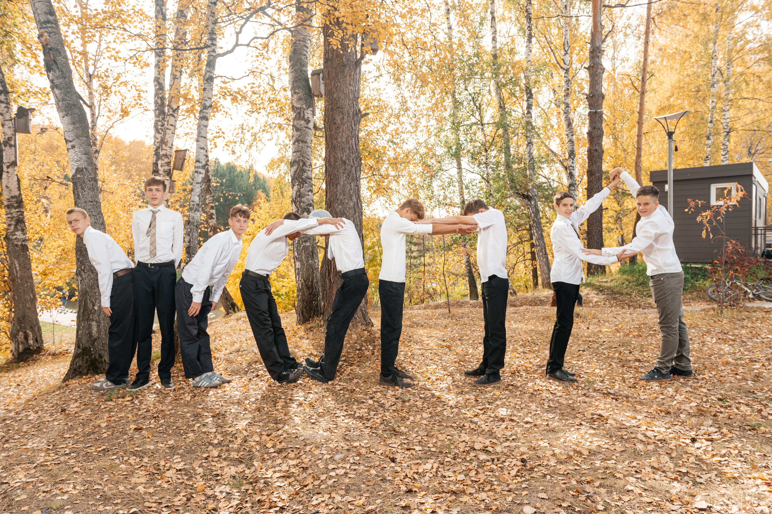 Групповая школьная фотография. Необычная фотография. Школьники. Выпускной альбом. Съёмка выпускного альбома
