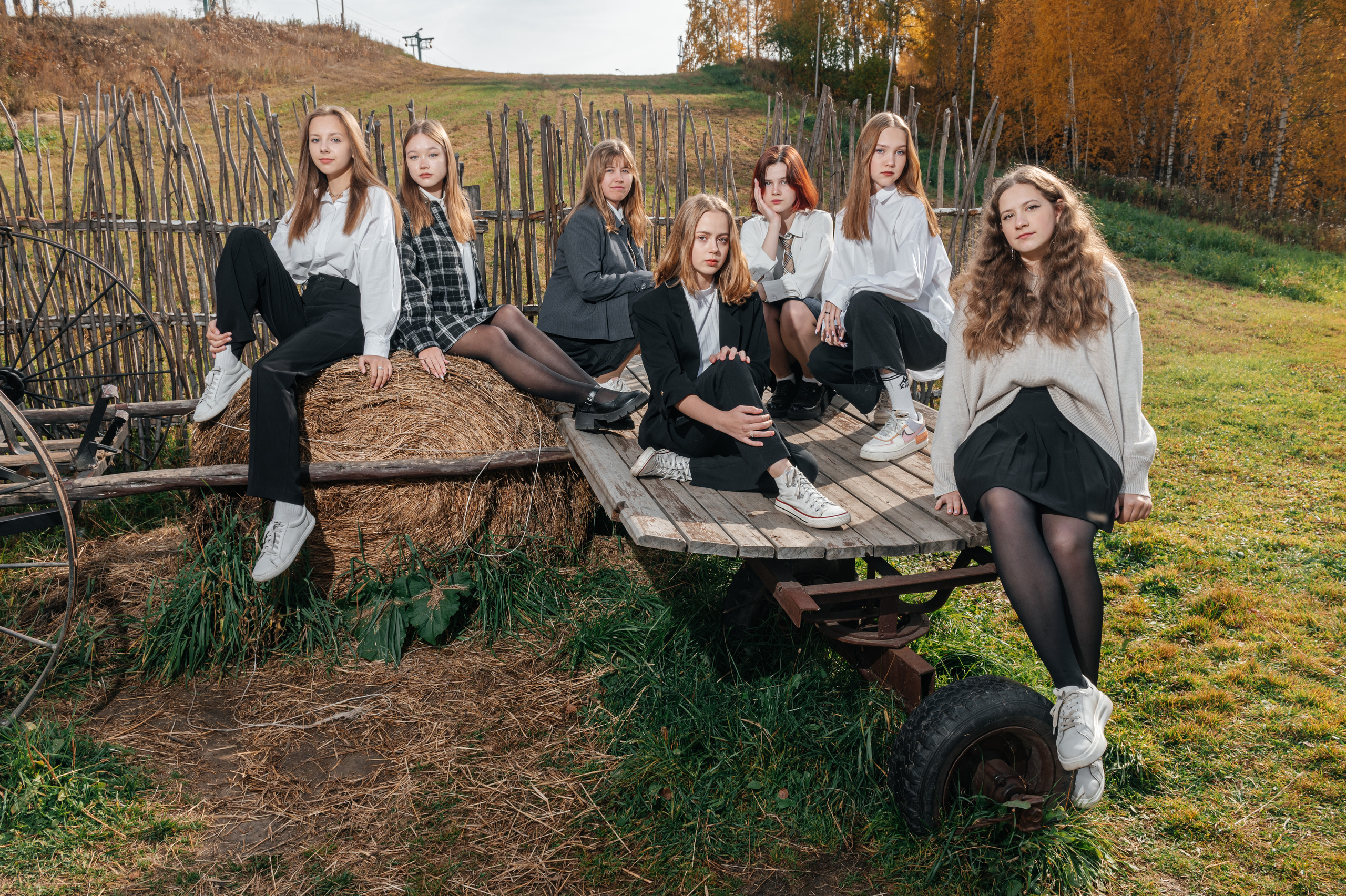 Групповая школьная фотография. Необычная фотография. Школьники. Выпускной альбом. Съёмка выпускного альбома