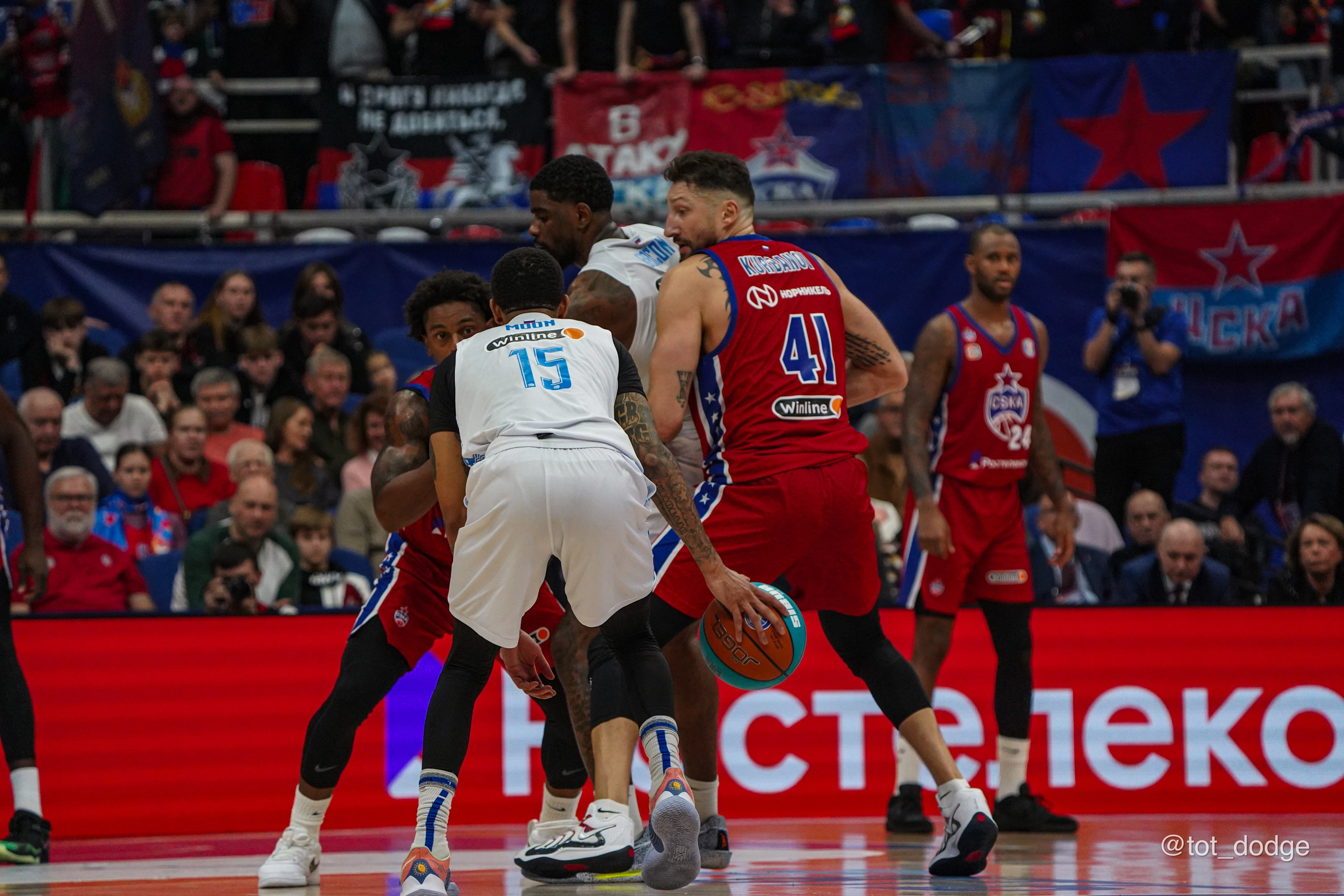 Баскетбол. ЦСКА-Зенит (13.10.24). Автомобильный фотограф Шакая Кирилл