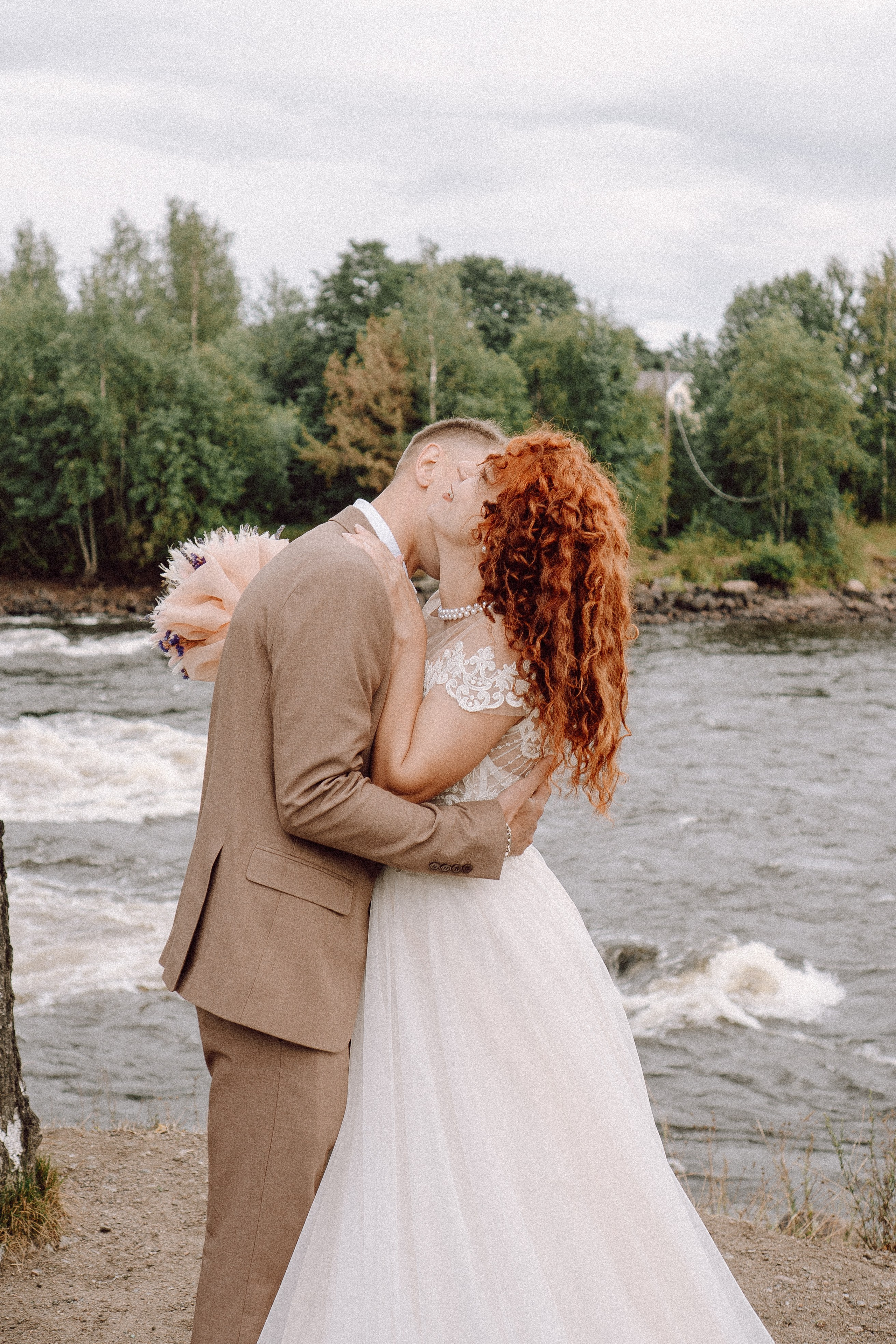 СВАДЕБНАЯ ФОТОСЕССИИЯ ПАРЫ В ГОРОДЕ ПРИОЗЕРСК В СОСНОВОМ ЛЕСУ И С ПИКАПОМ. Профессиональный фотограф, Санкт-Петербург — Виктория Богомолова
