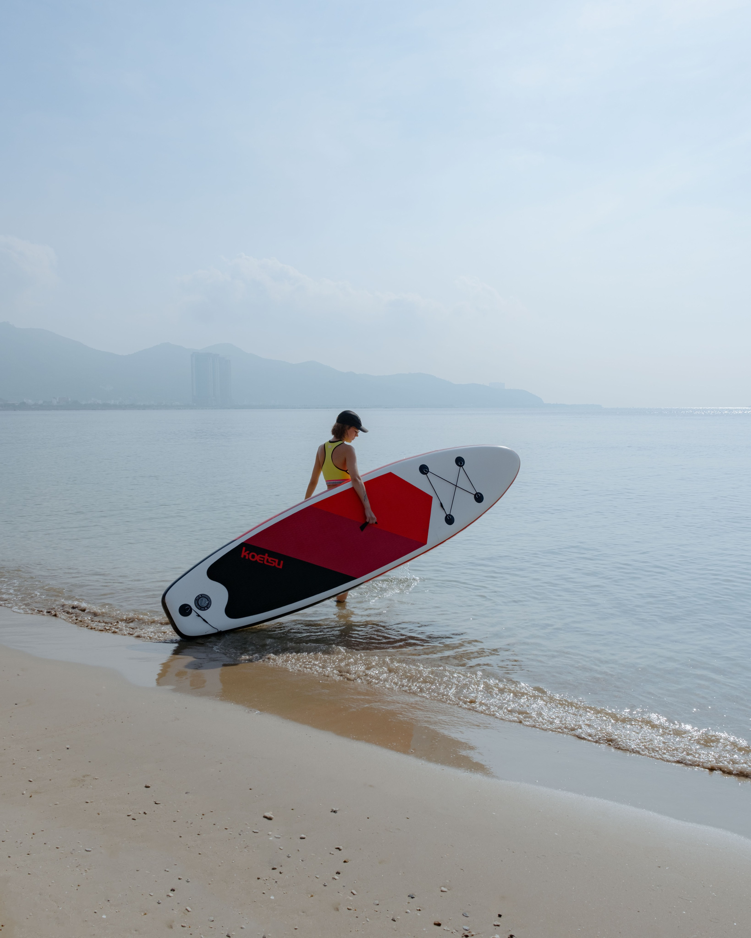 Morning. SUP board. North beach. Portrait photographer Nha Trang | Julia Meshanina