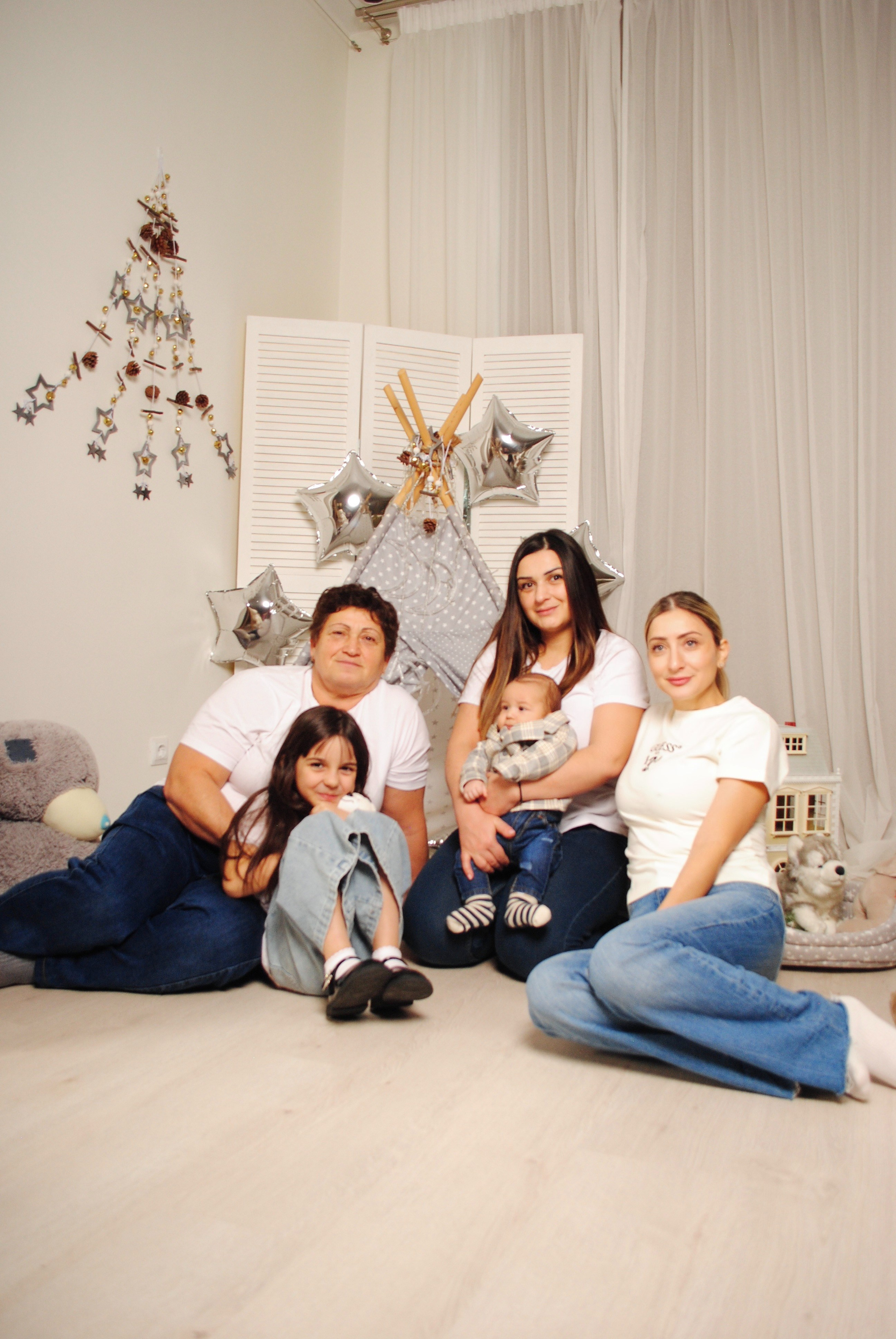 Большая греческая семья. Фотограф Мария Мусаелян