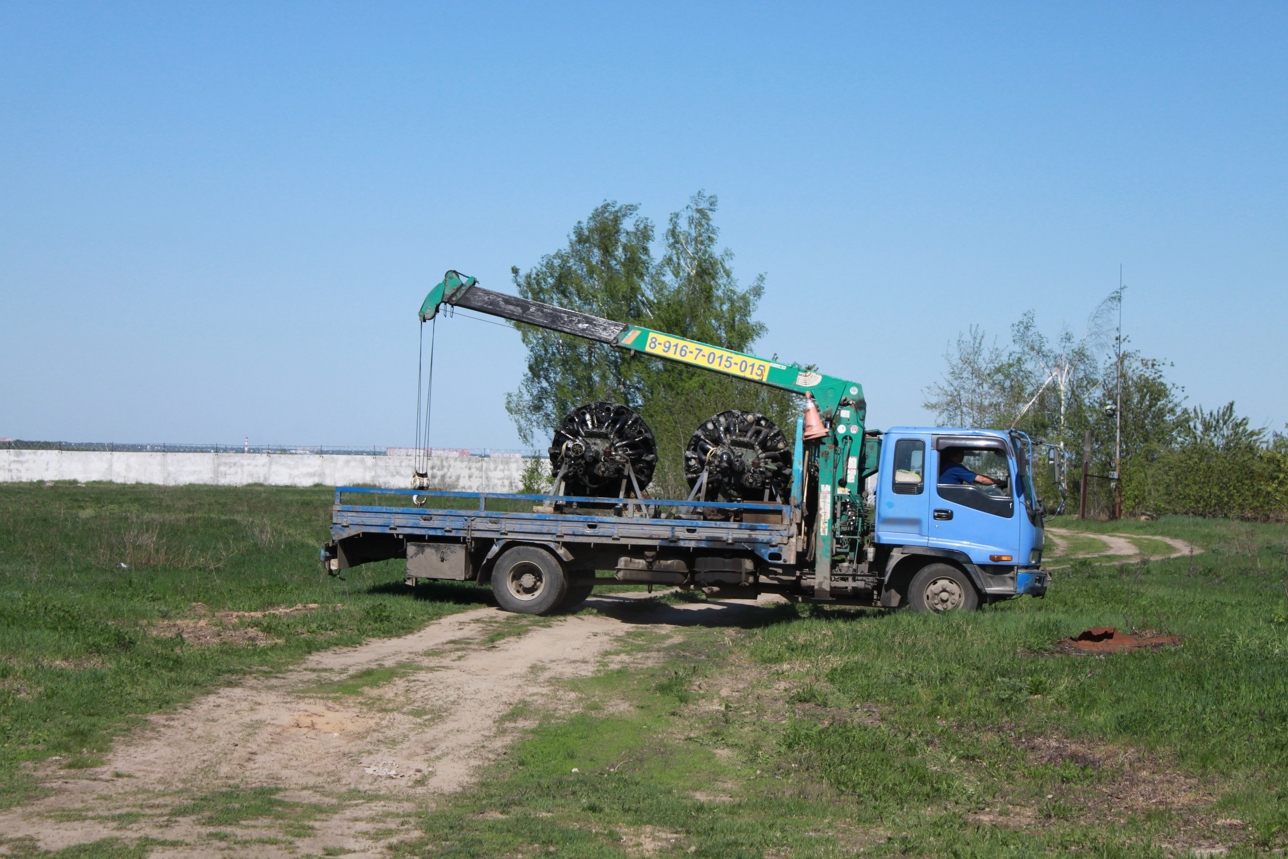 Ил-14Т «Голубая Мечта» работы в Тушино (2011 г.). Фотоальбом показывающий увлекательный мир авиации и мир медведей Андрея Иванова
