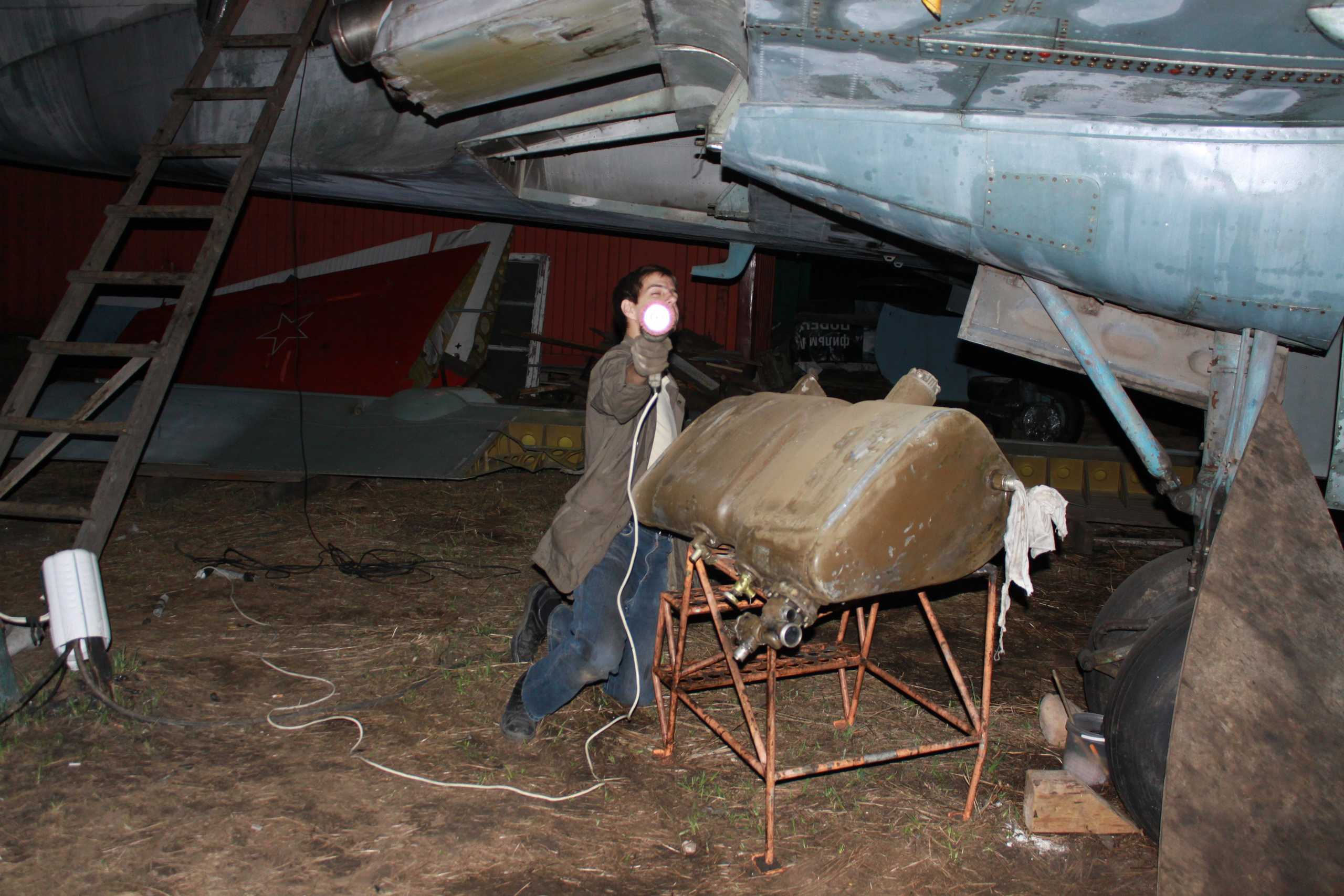Ил-14Т «Голубая Мечта» работы в Тушино (2011 г.). Фотоальбом показывающий увлекательный мир авиации и мир медведей Андрея Иванова