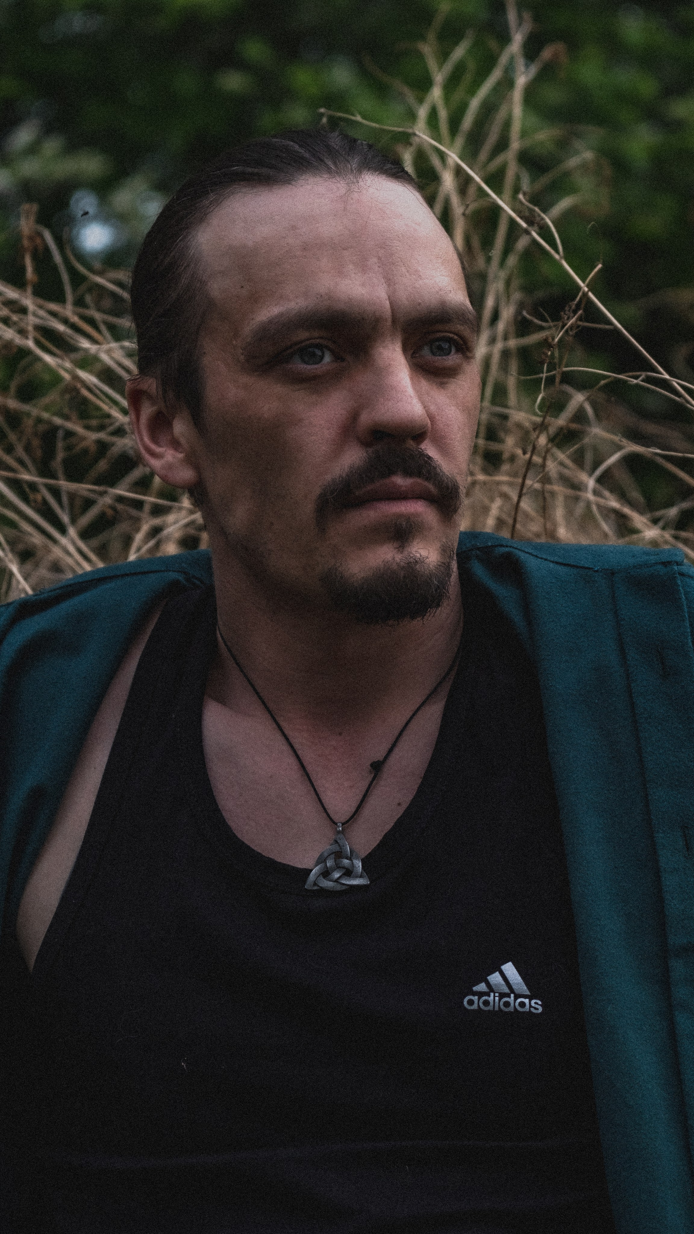 «Они шли мимо заброшенного дома». Фотограф |Герасимова София