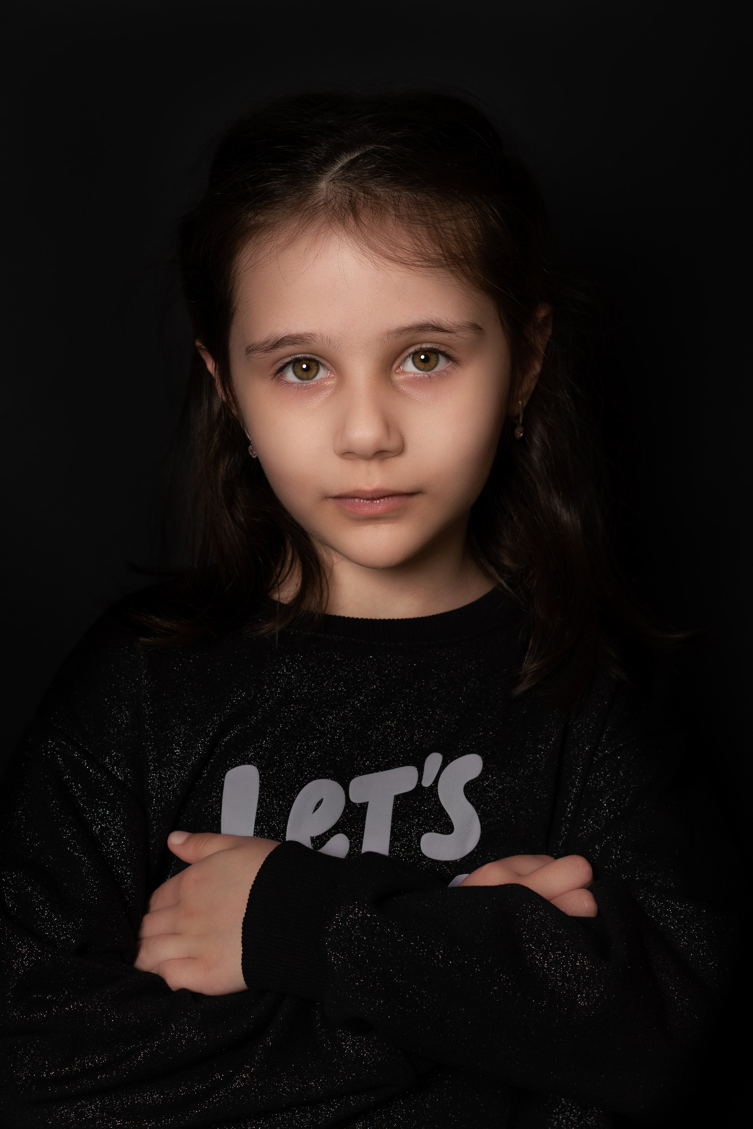 Детский сад, портреты на чёрном фоне. Фотограф Шунова Саша