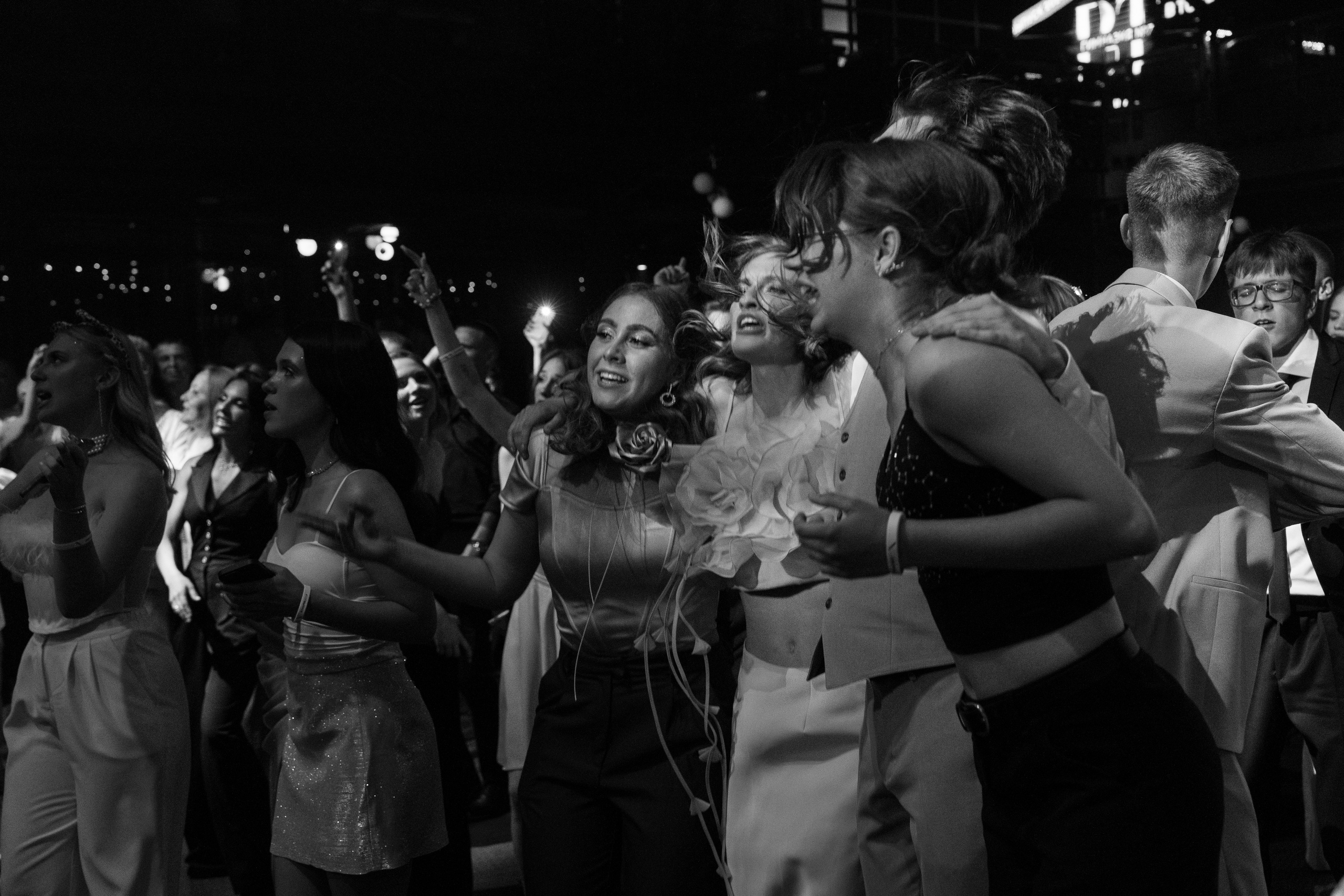 Выпускной Гимназия 7. Свадебный и репортажный фотограф Элина Козырьянова