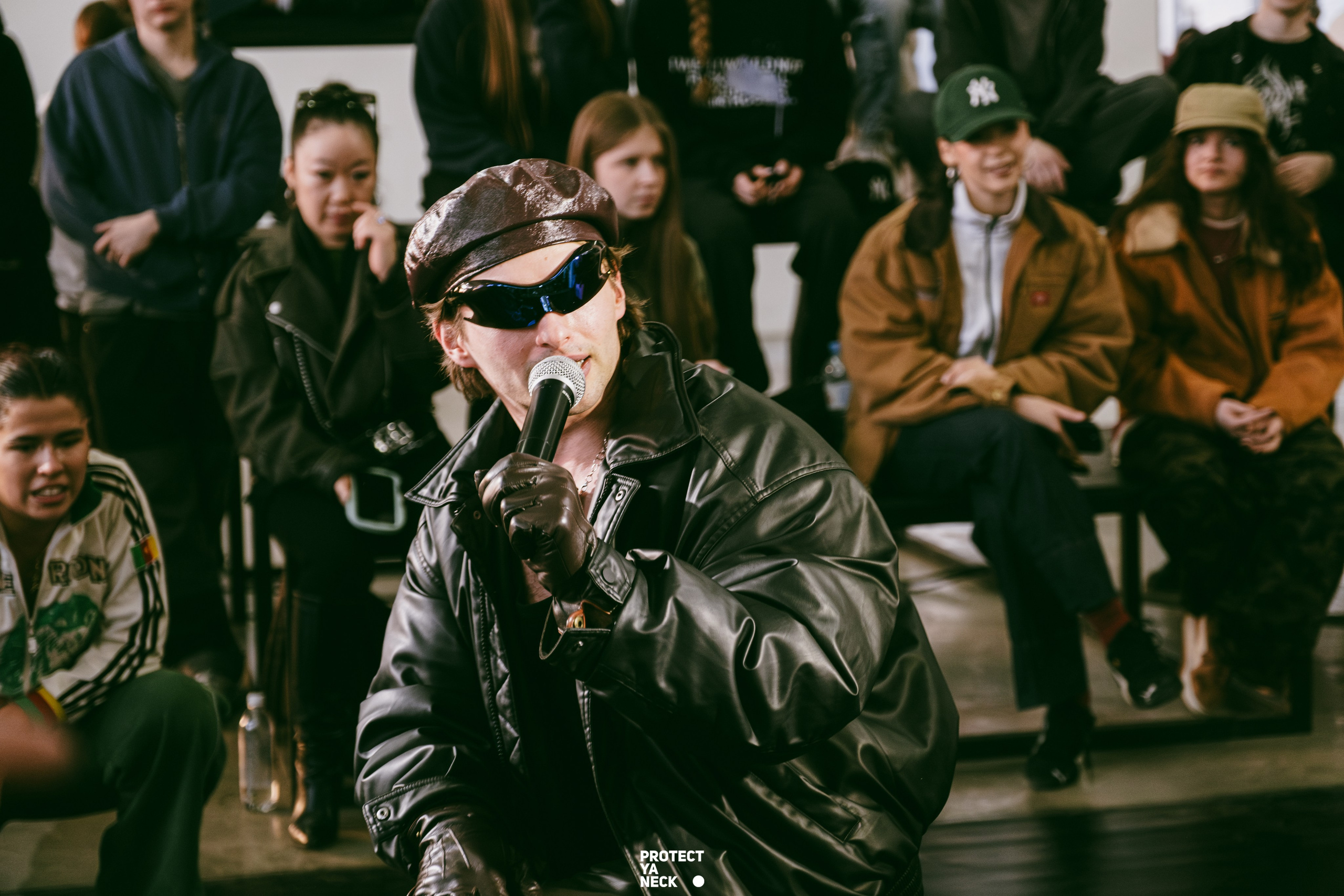 PROTECT YA NECK 22/03 (@youlovebu). Соня бу тебя сфоткала