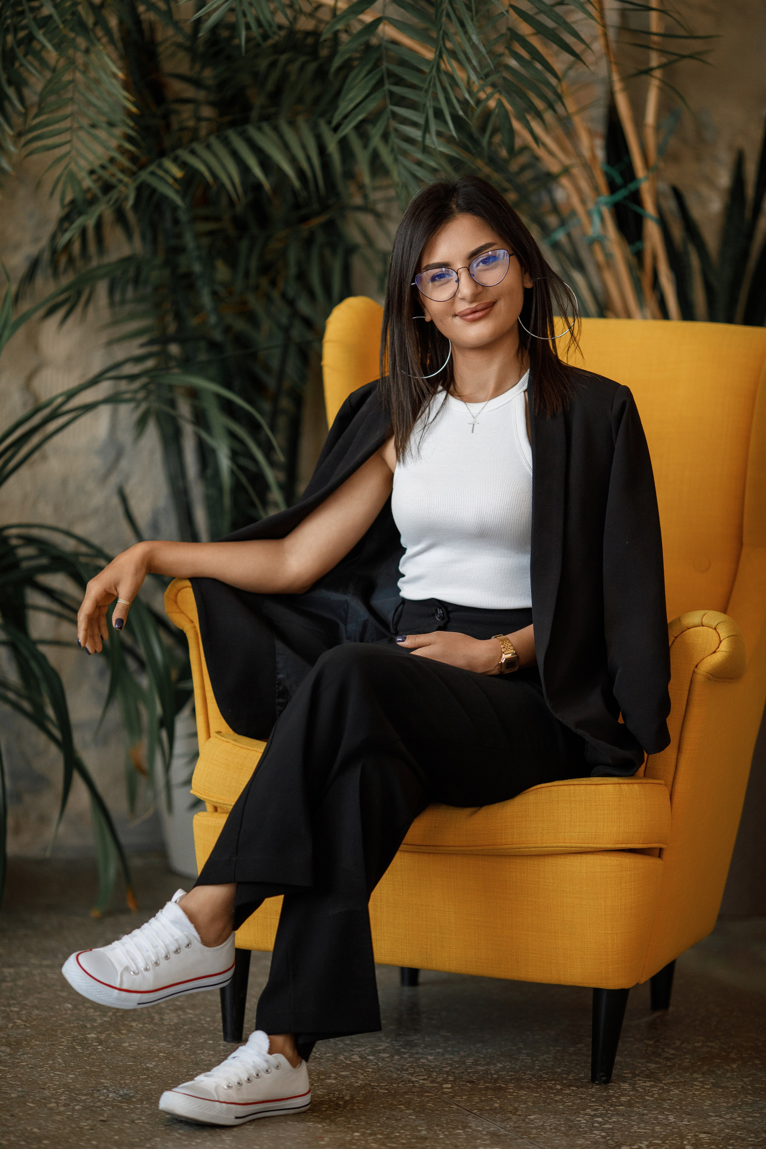 Бизнес портрет молодей девушки. Фотограф во Владикавказе Юрий Геворгизов