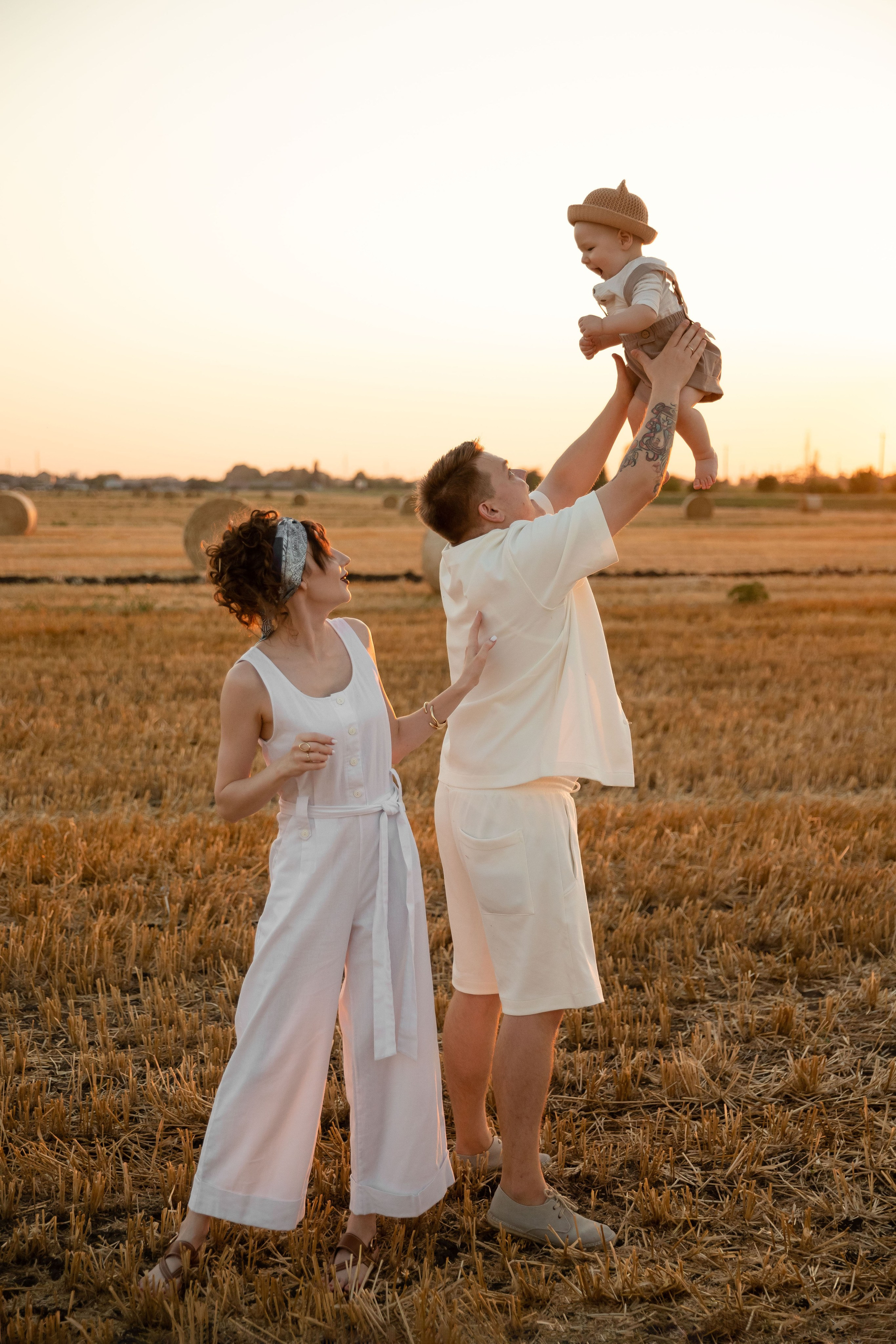 Поле. Лето. Тёплый ветерок. Семейный и свадебный фотограф в Краснодаре. Кристина Ендальцева