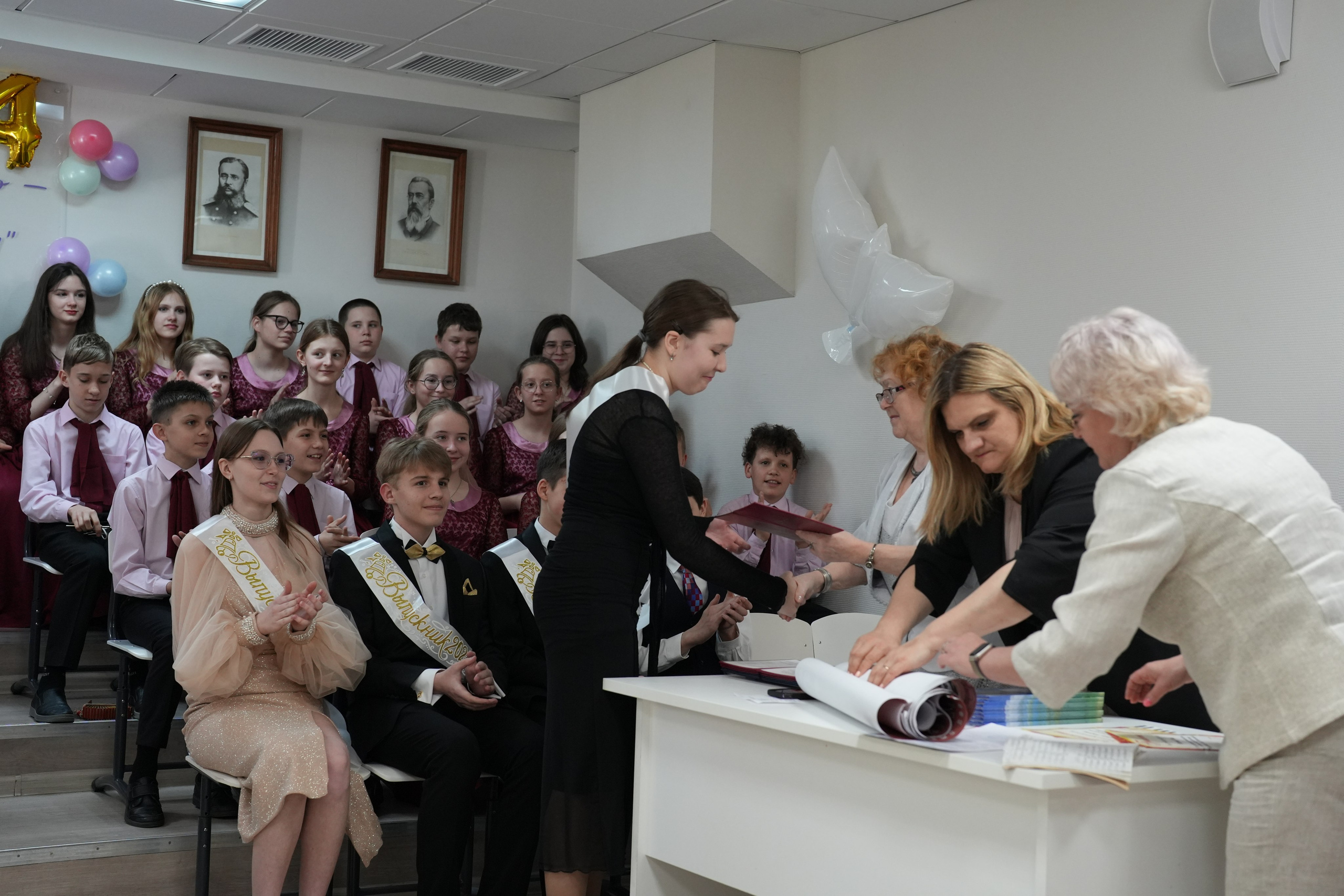 Выпускной в музыкально-хоровой школе г. Москвы № 106. Семейный и детский фотограф в Москве Оксана Чибизова