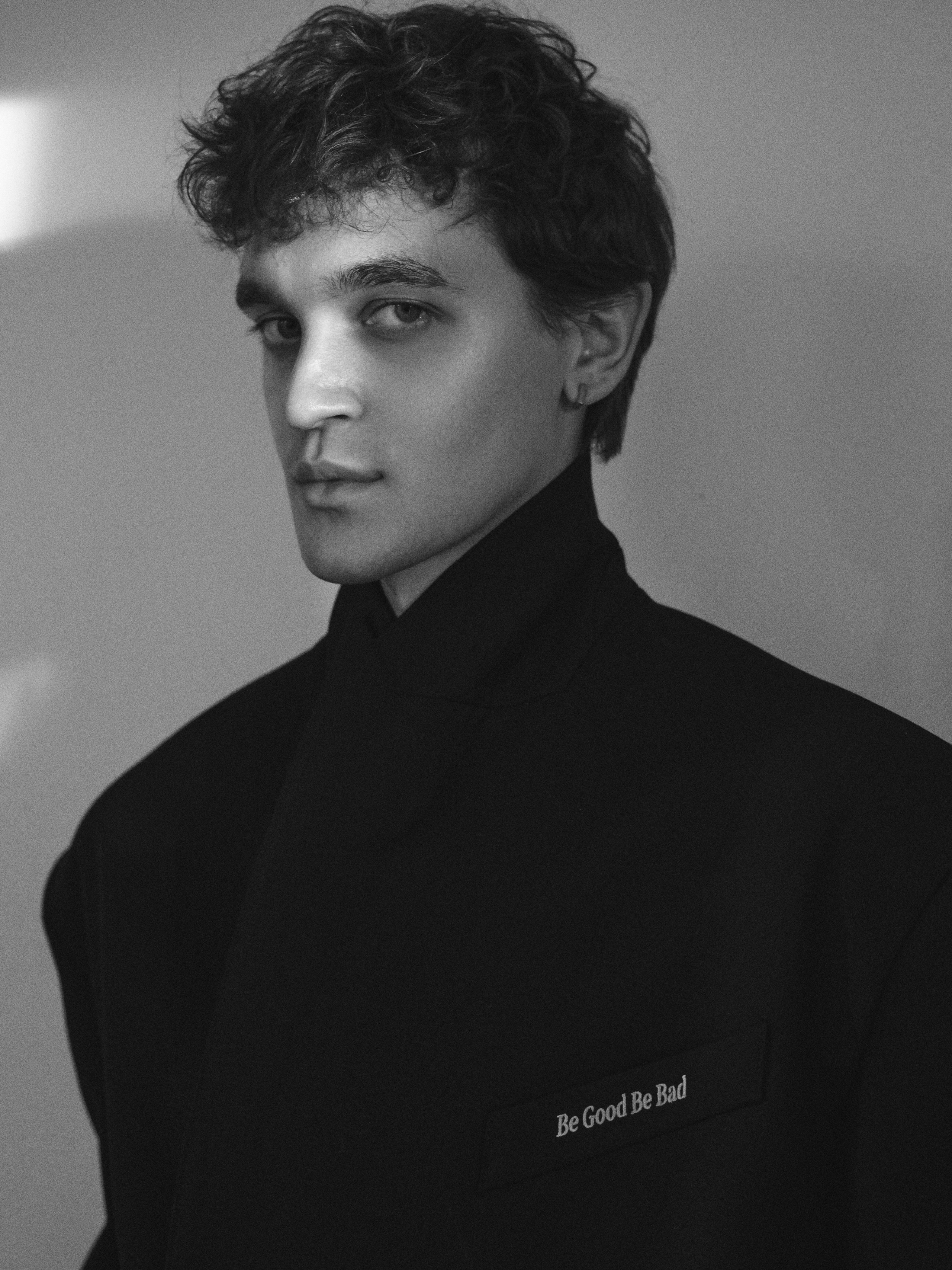 89233. Главная