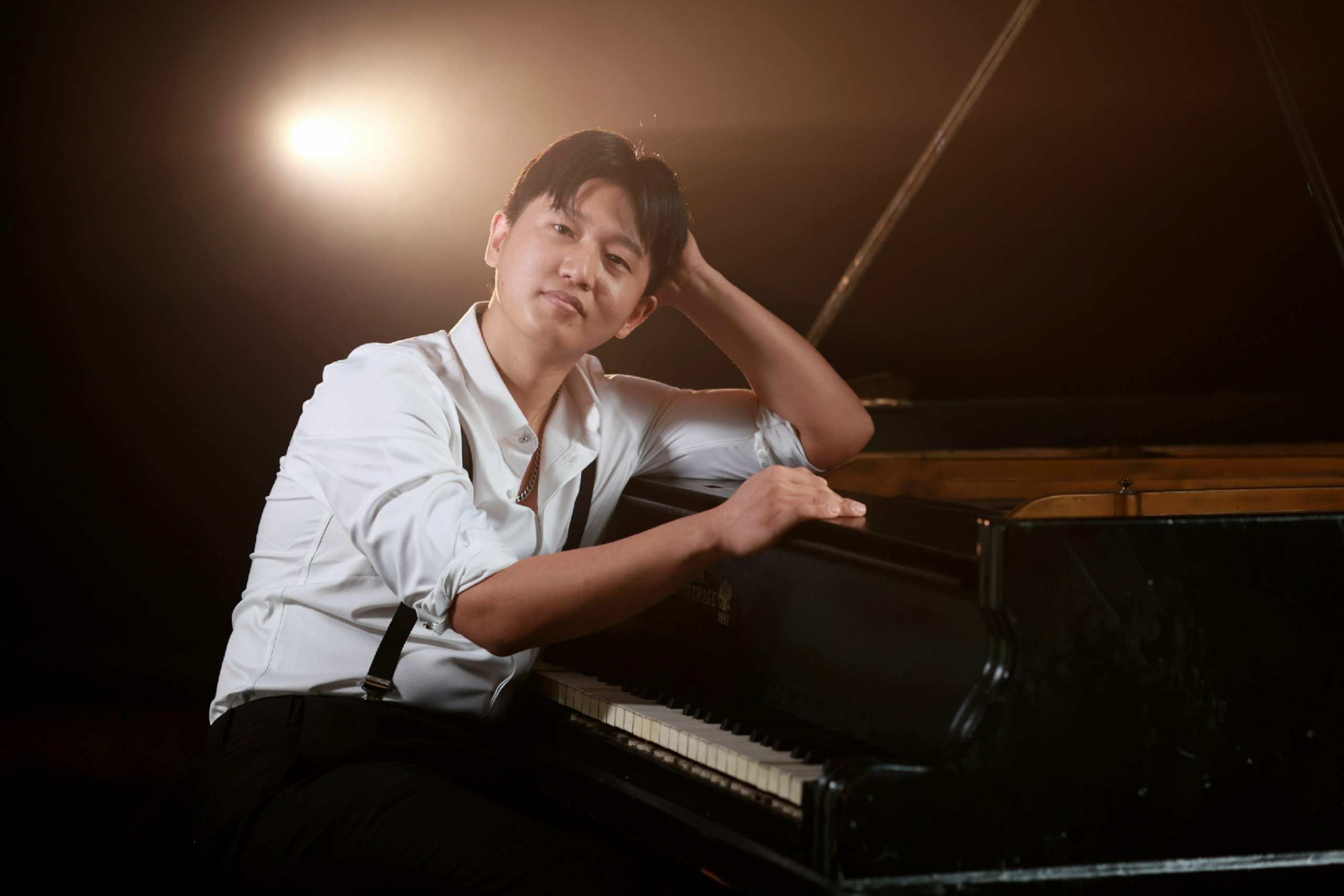 Пианист Даниил. Видеограф и фотограф Надежда Корнейчик