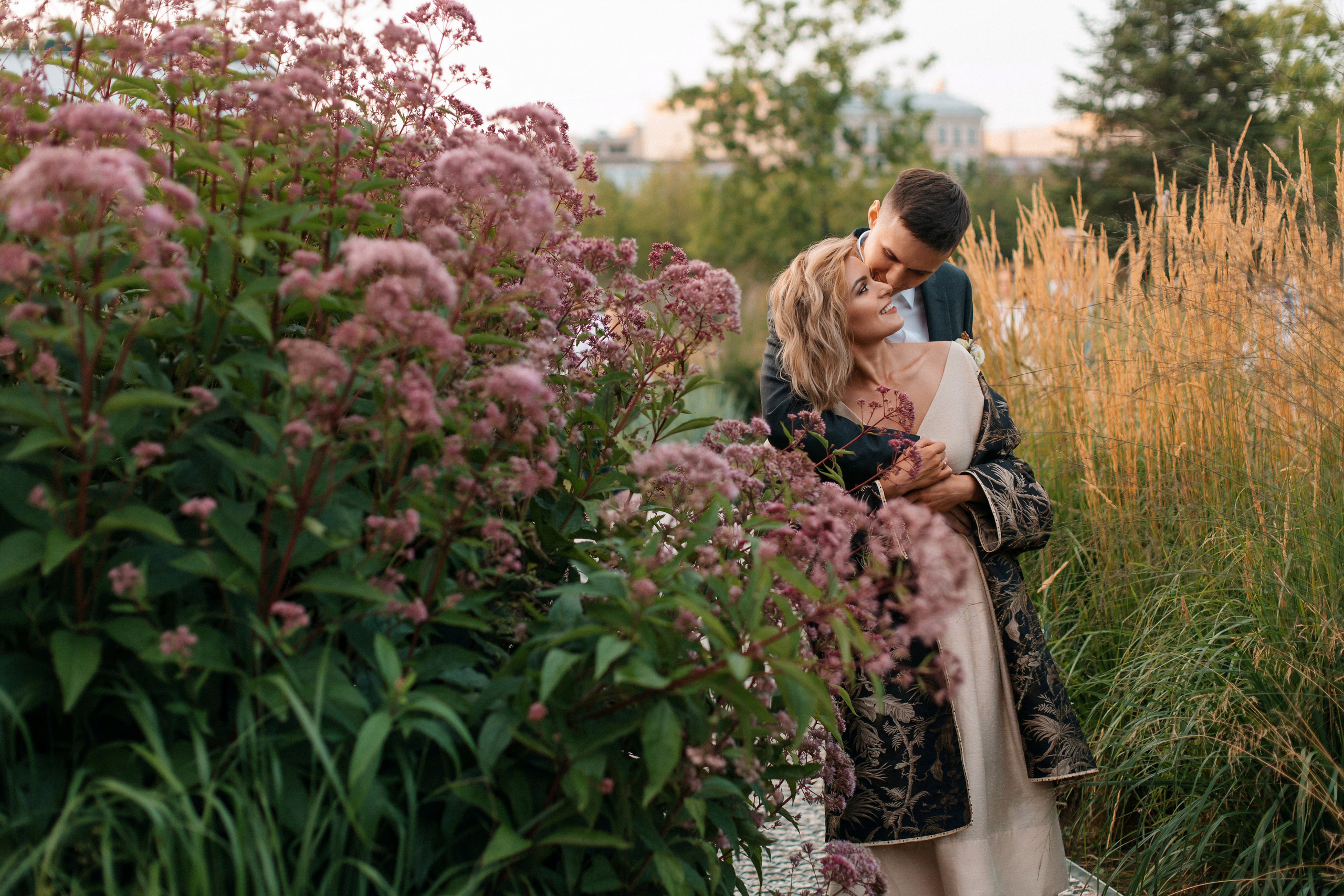 Свадьба для двоих с прогулкой в Выборге. Свадебный фотограф в Санкт-Петербурге Вика Стукачева