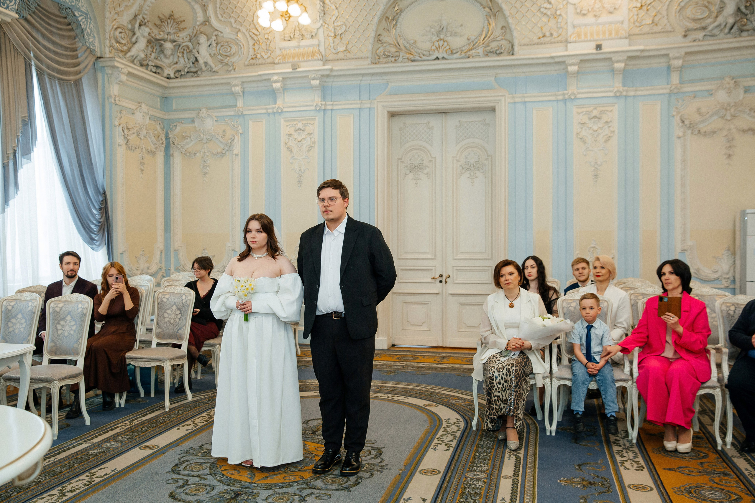 Съемка в отеле и регистрация прохладным майским днем. Свадебный фотограф в Санкт-Петербурге Вика Стукачева