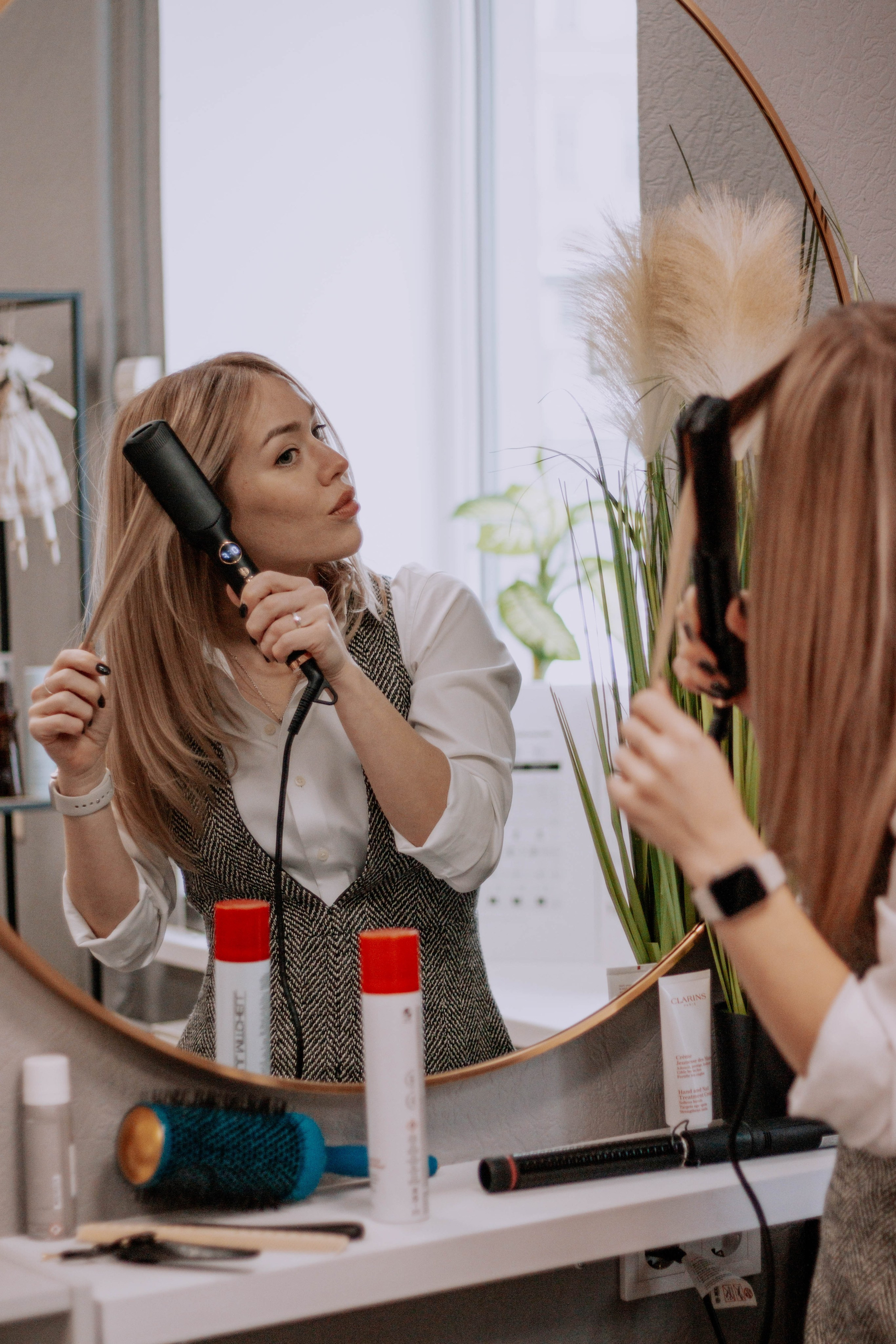 Настя- стилист по волосам. Бережно сохраняю ваши чувства и истории на своих фотографиях