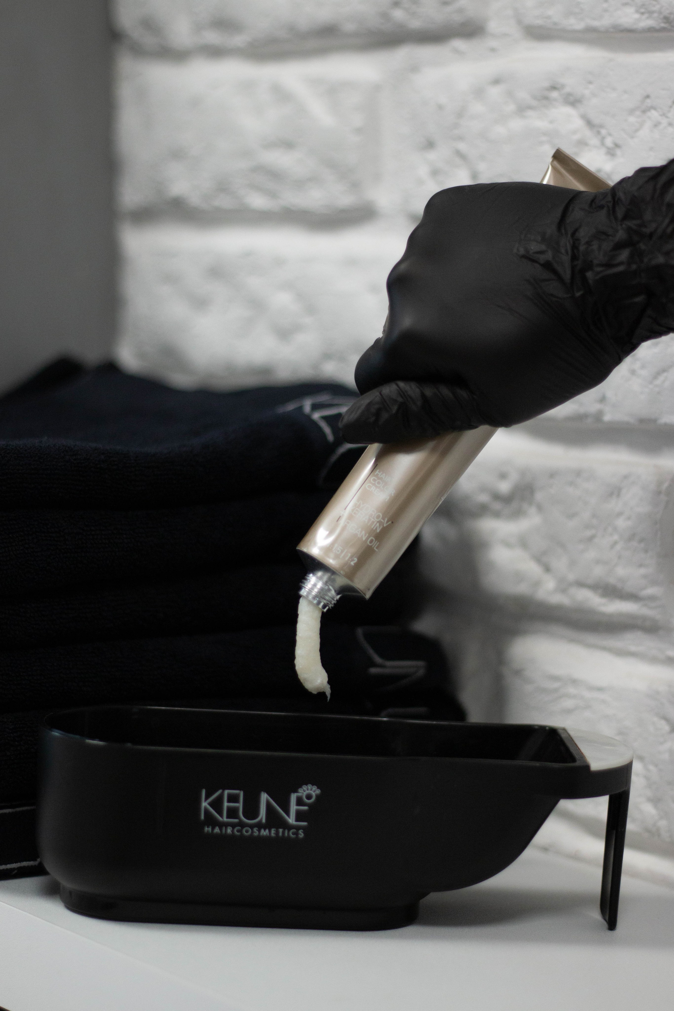 Настя- стилист по волосам. Бережно сохраняю ваши чувства и истории на своих фотографиях