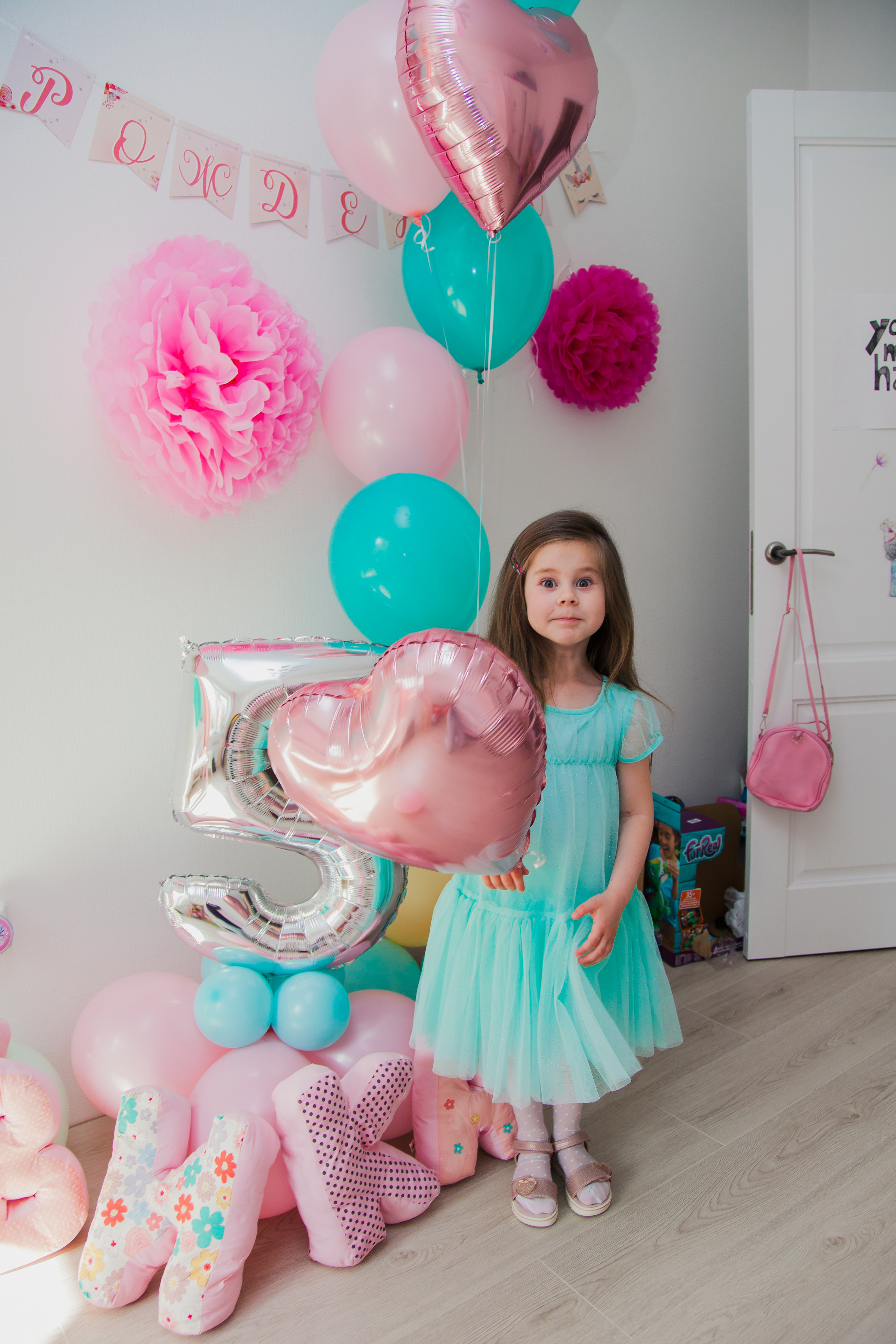 Вике 5 лет. Домашняя фотосессия. Семейный и детский фотограф