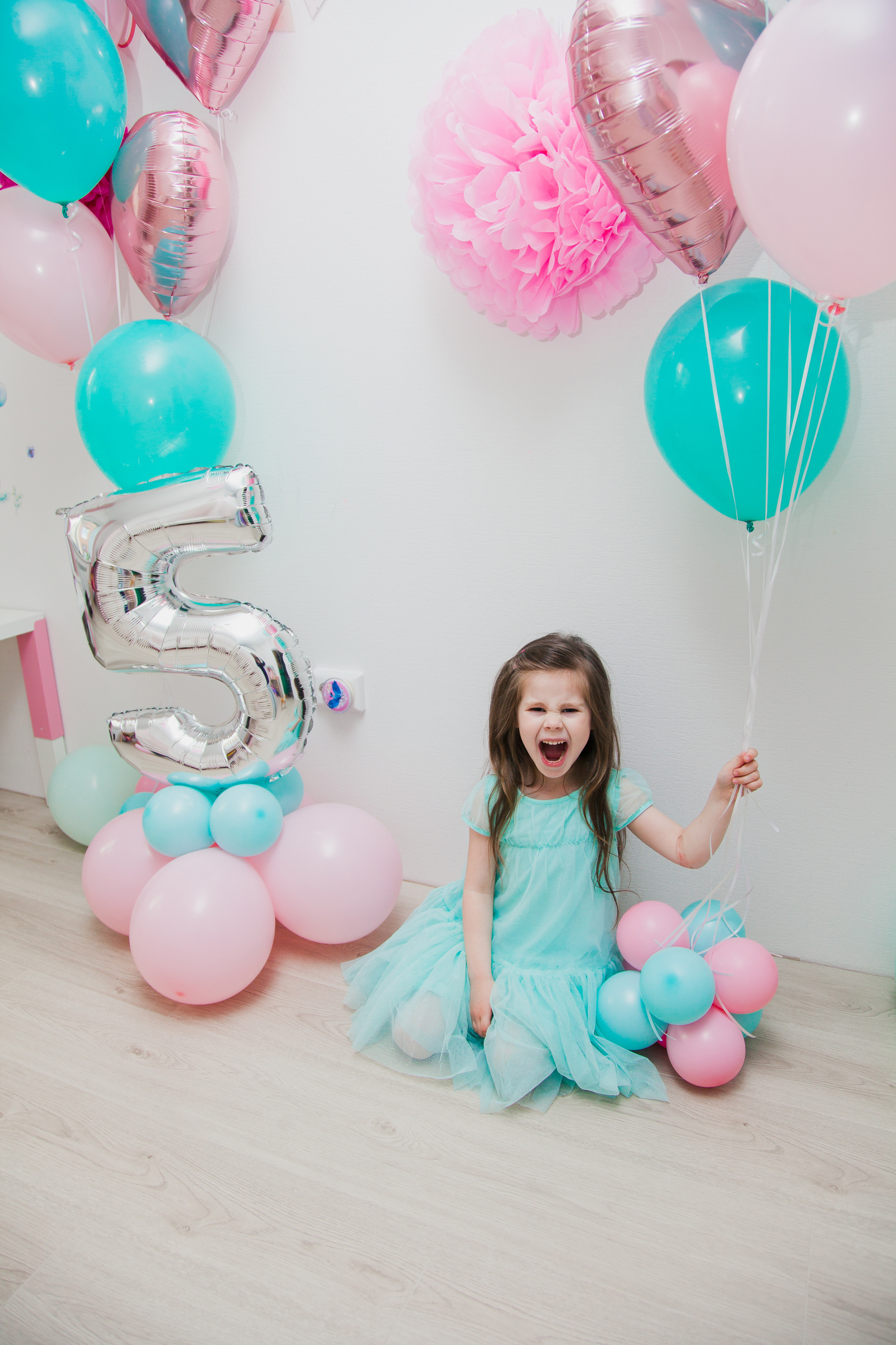 Вике 5 лет. Домашняя фотосессия. Семейный и детский фотограф