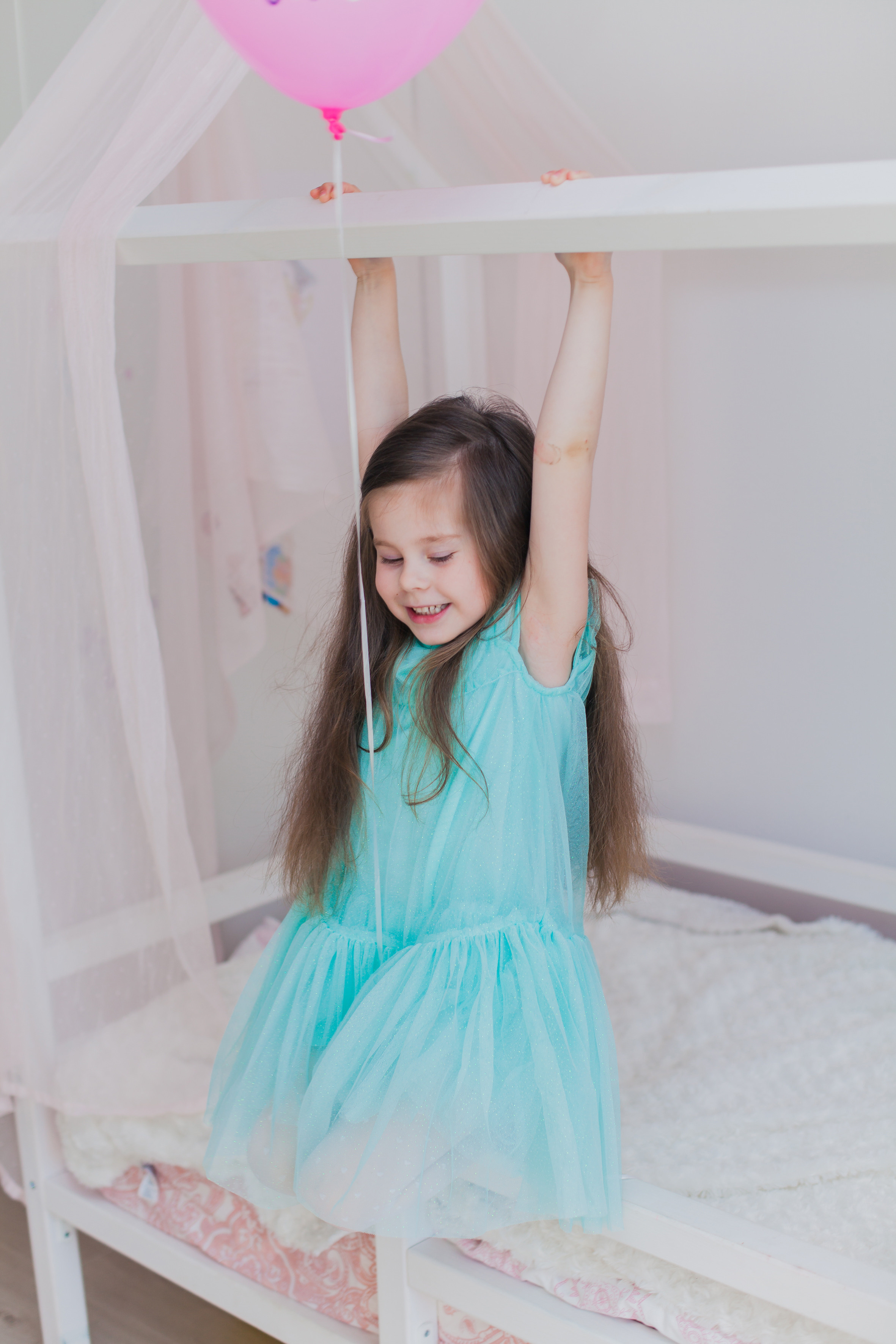 Вике 5 лет. Домашняя фотосессия. Семейный и детский фотограф