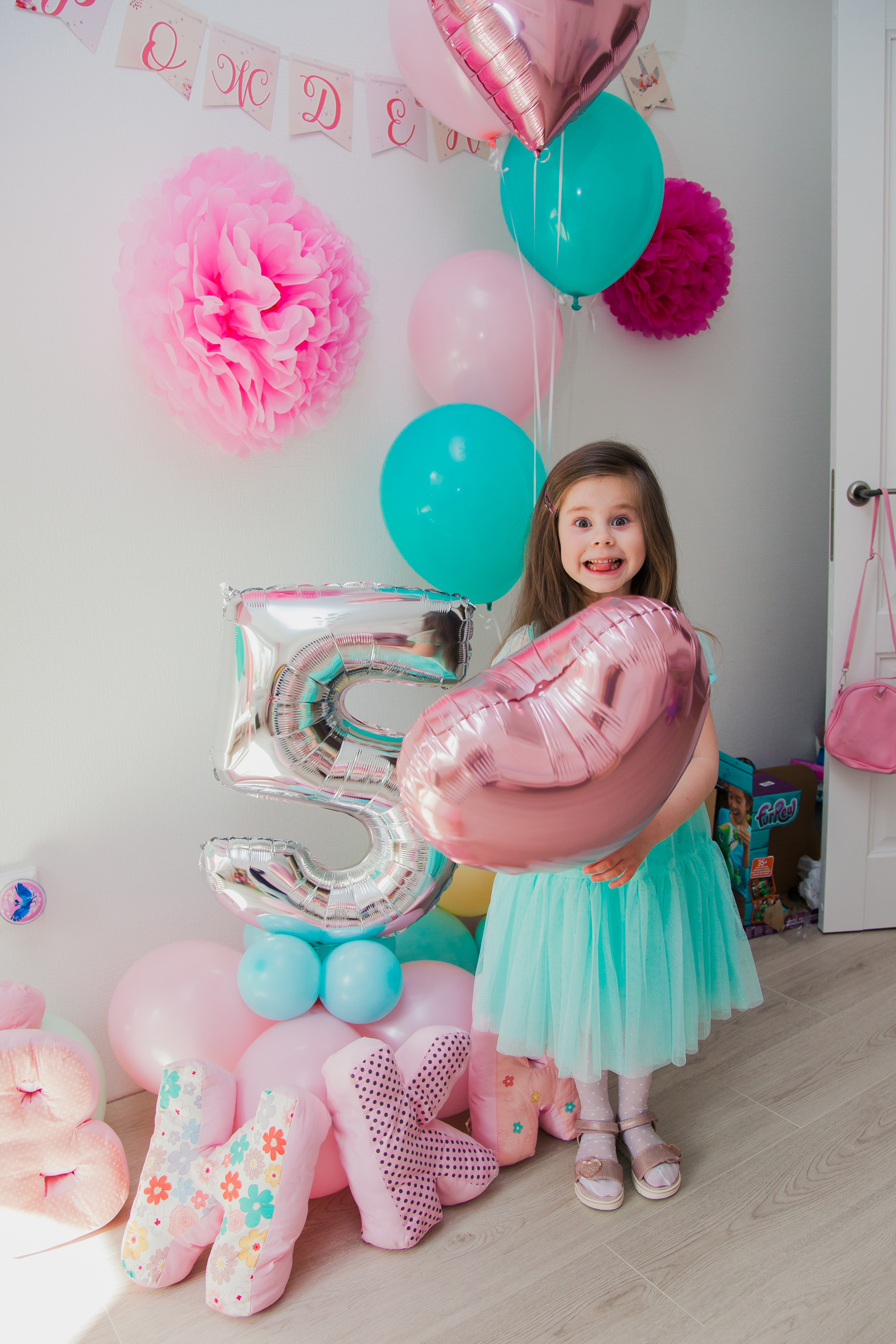 Вике 5 лет. Домашняя фотосессия. Семейный и детский фотограф