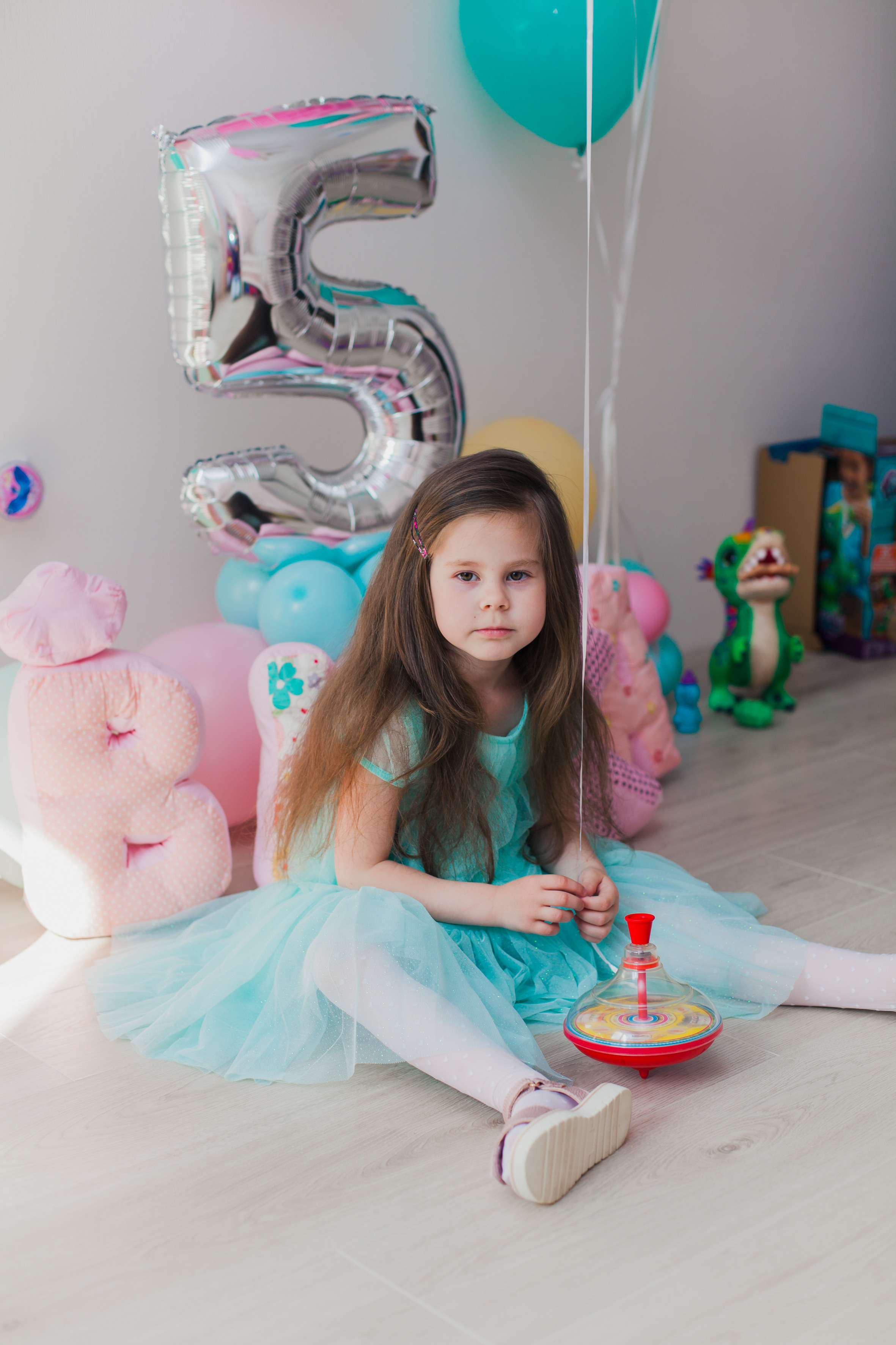 Вике 5 лет. Домашняя фотосессия. Семейный и детский фотограф