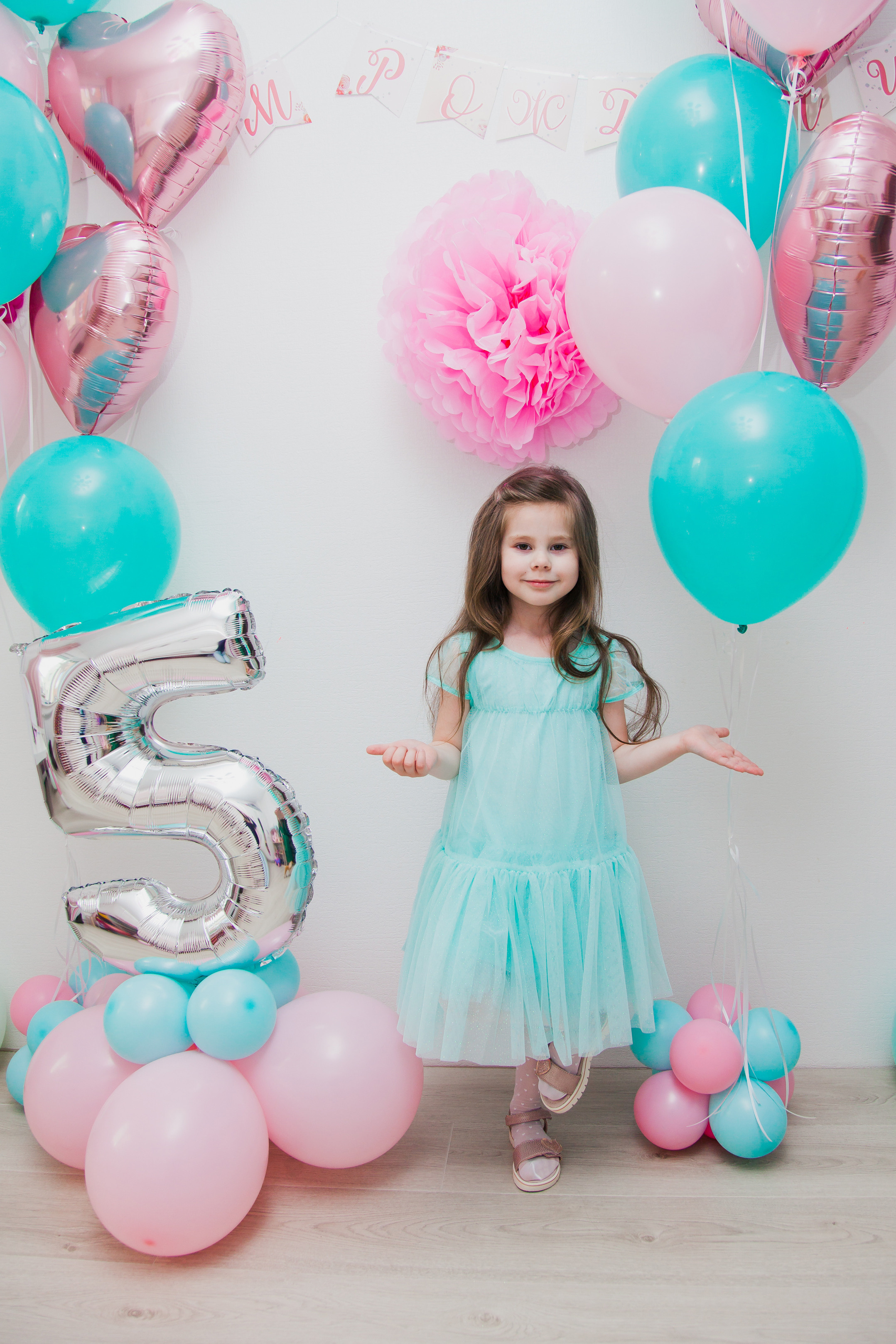 Вике 5 лет. Домашняя фотосессия. Семейный и детский фотограф