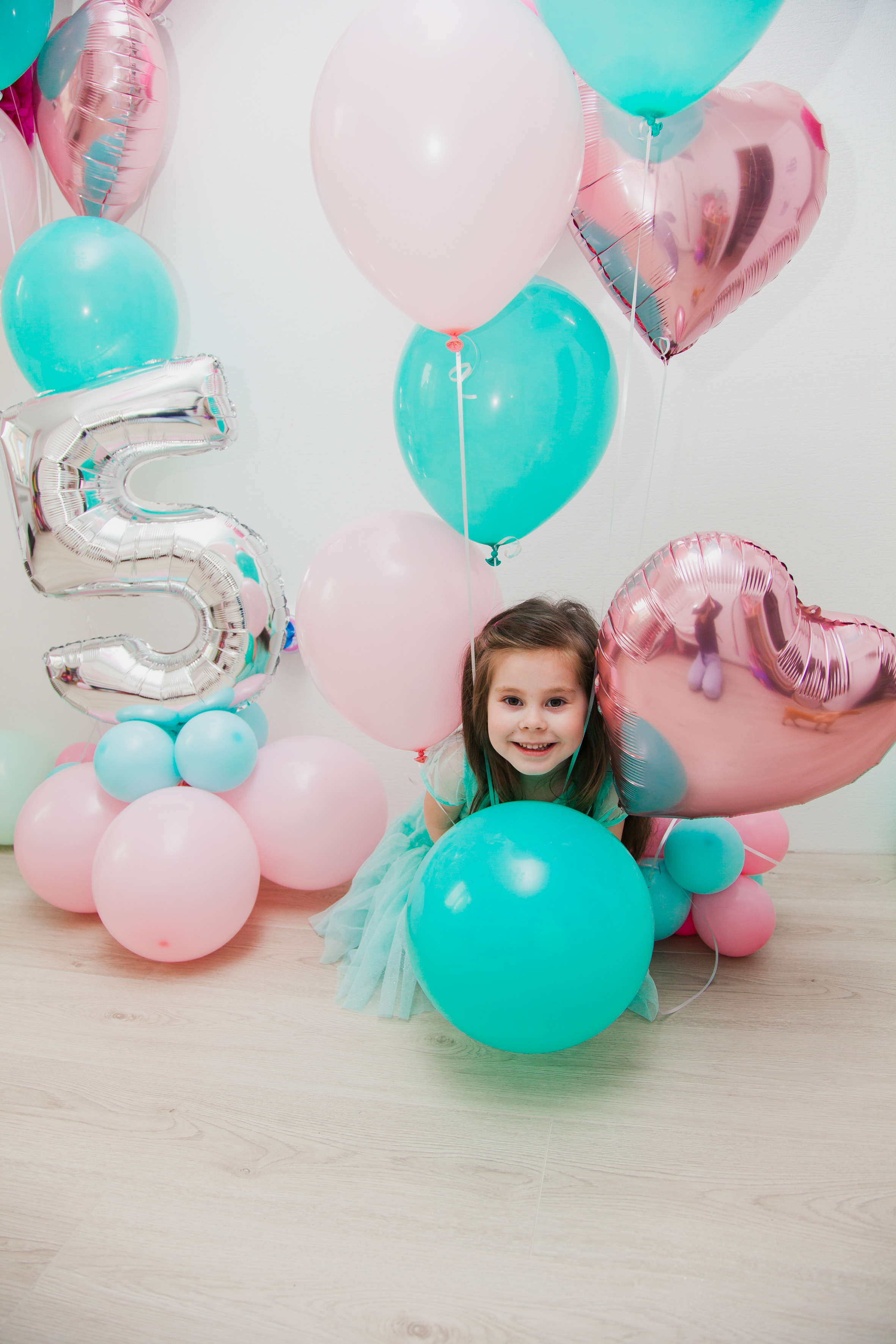 Вике 5 лет. Домашняя фотосессия. Семейный и детский фотограф