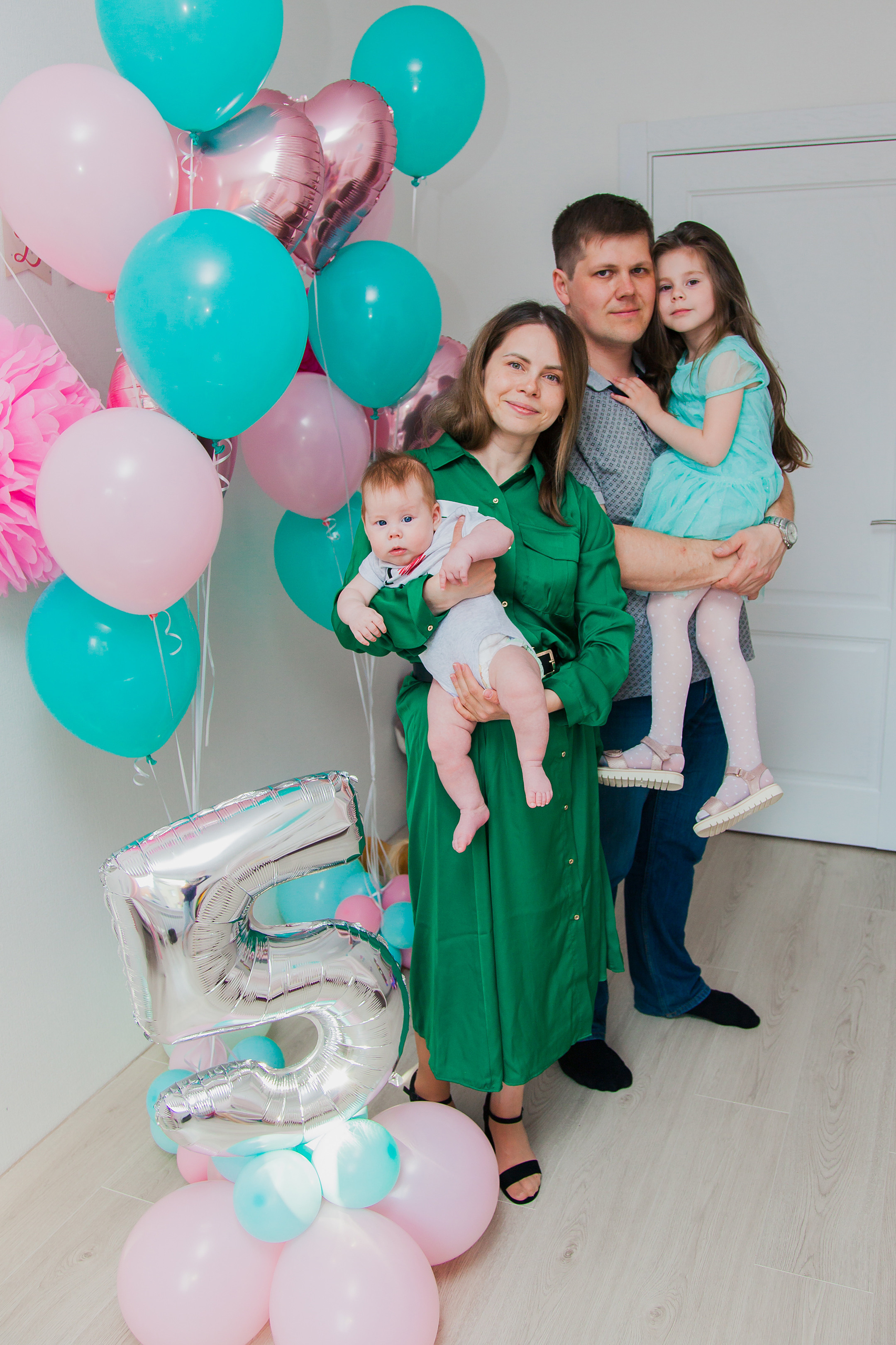 Вике 5 лет. Домашняя фотосессия. Семейный и детский фотограф