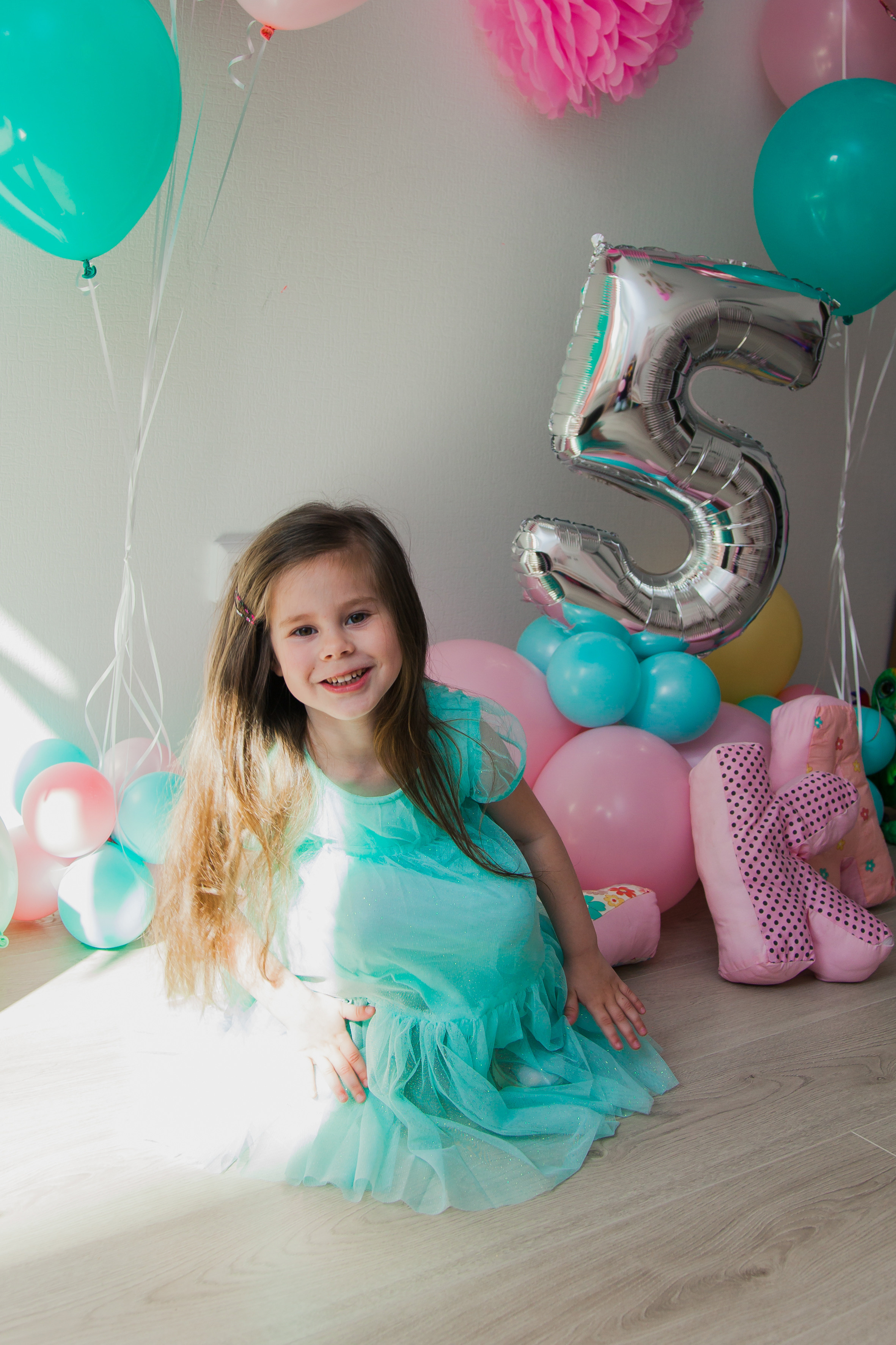 Вике 5 лет. Домашняя фотосессия. Семейный и детский фотограф