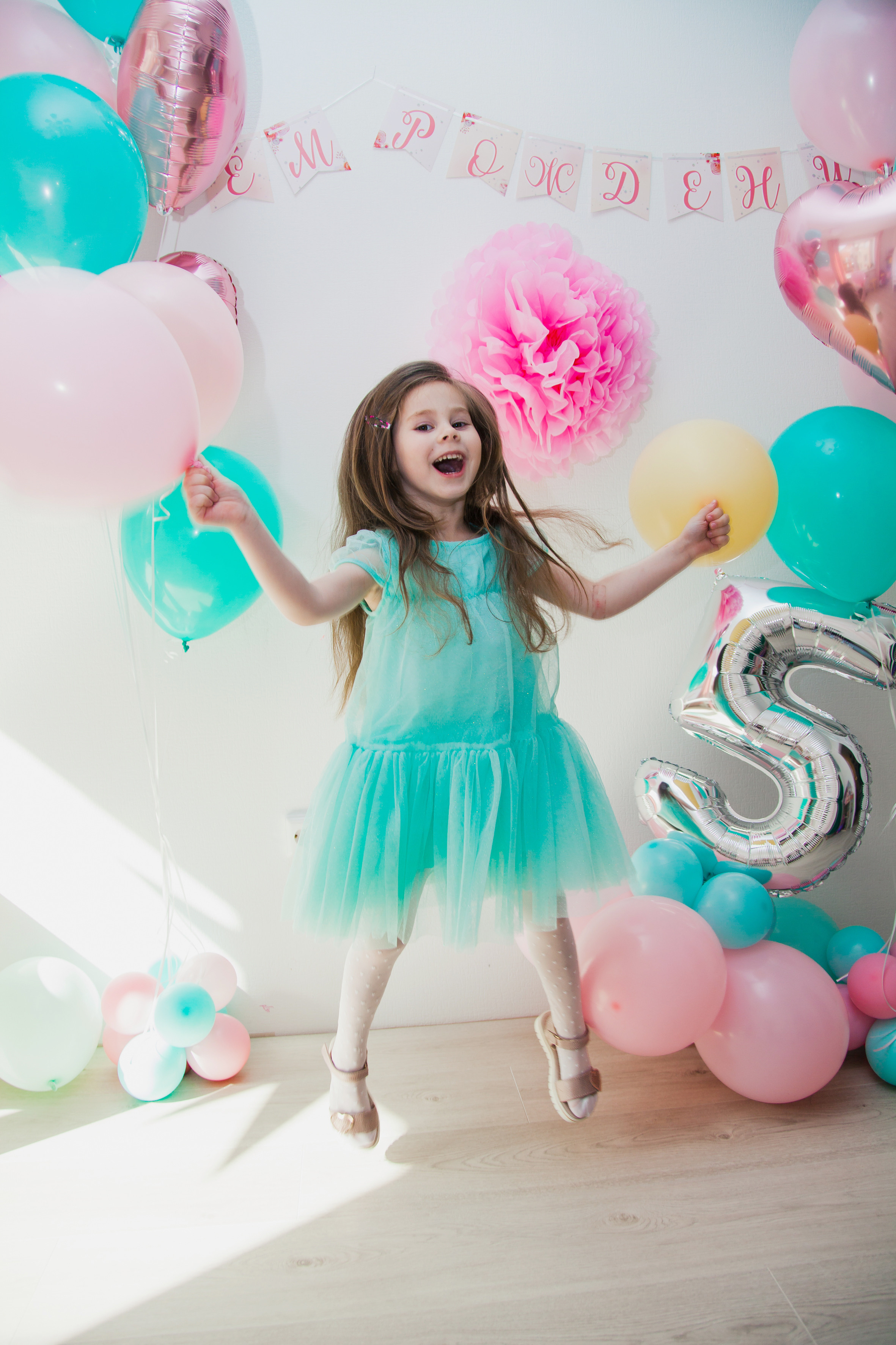 Вике 5 лет. Домашняя фотосессия. Семейный и детский фотограф