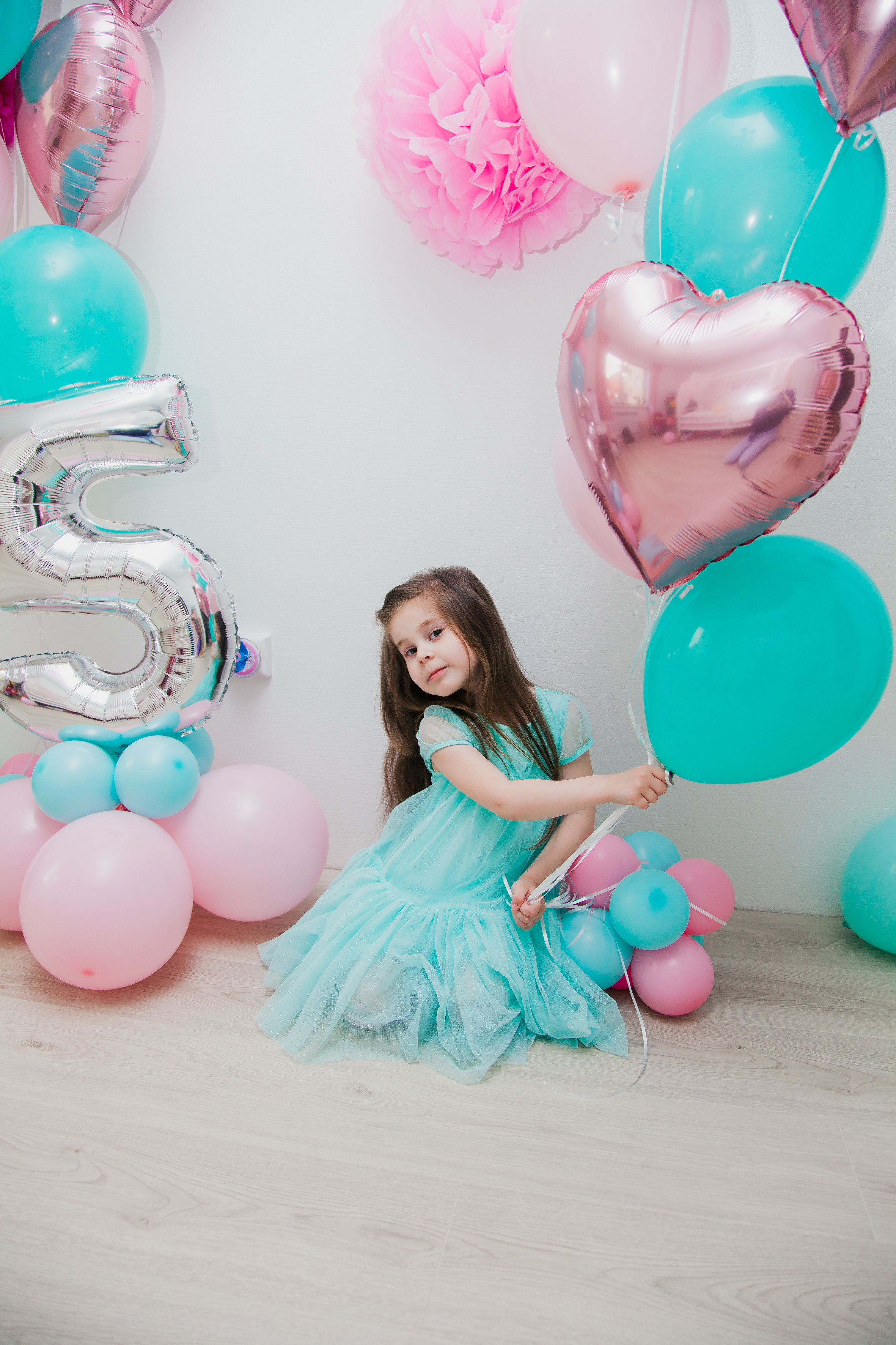 Вике 5 лет. Домашняя фотосессия. Семейный и детский фотограф