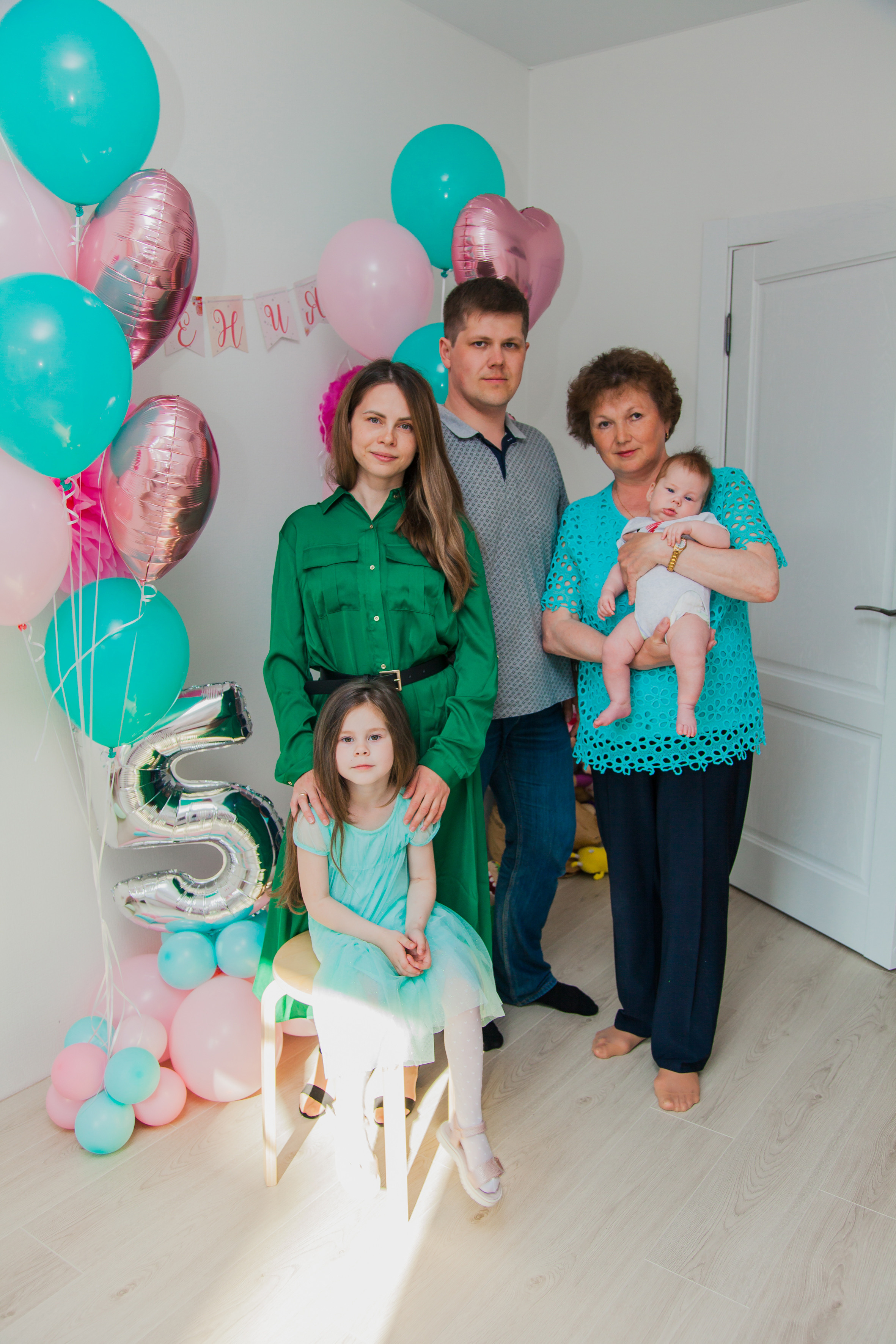 Вике 5 лет. Домашняя фотосессия. Семейный и детский фотограф