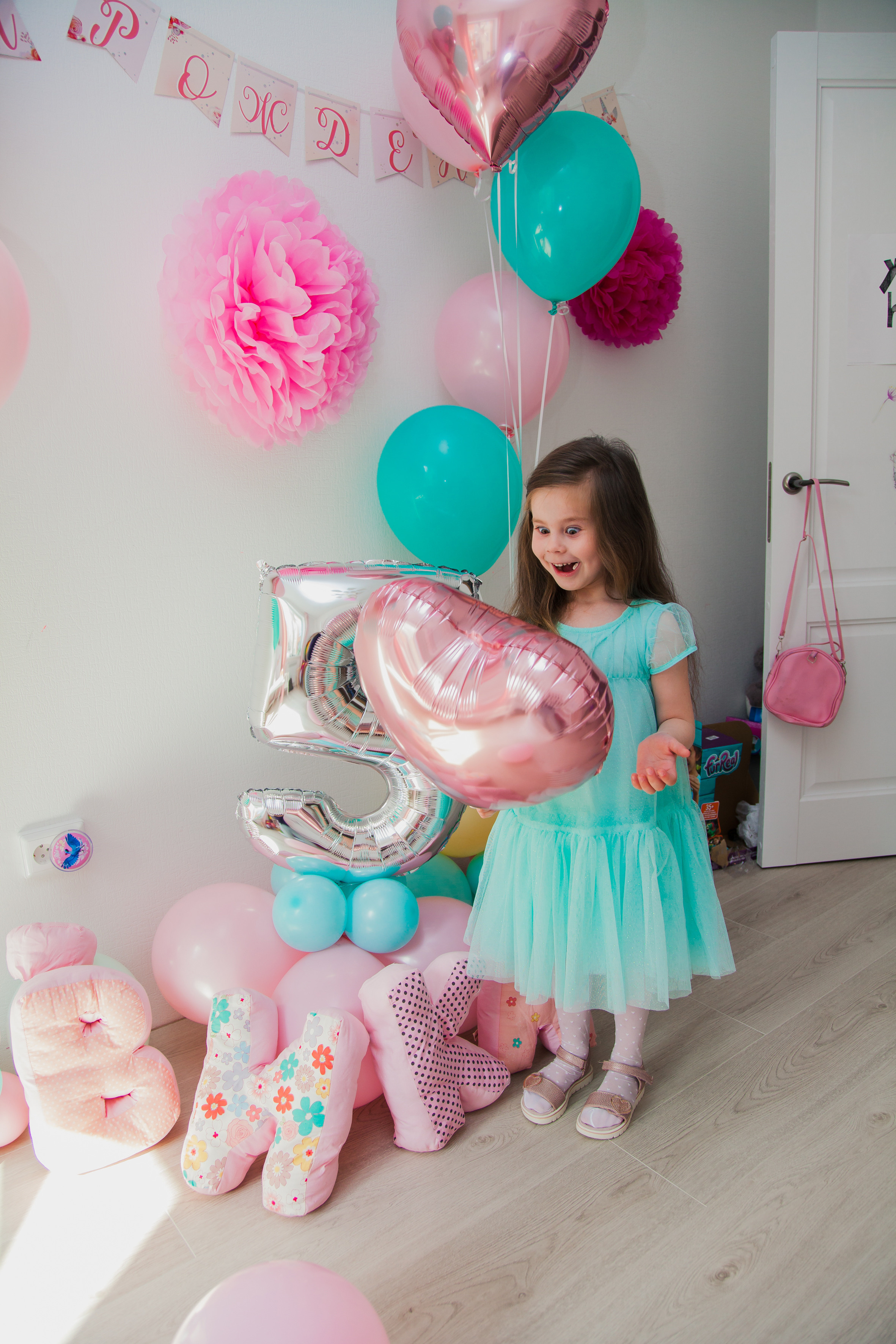 Вике 5 лет. Домашняя фотосессия. Семейный и детский фотограф