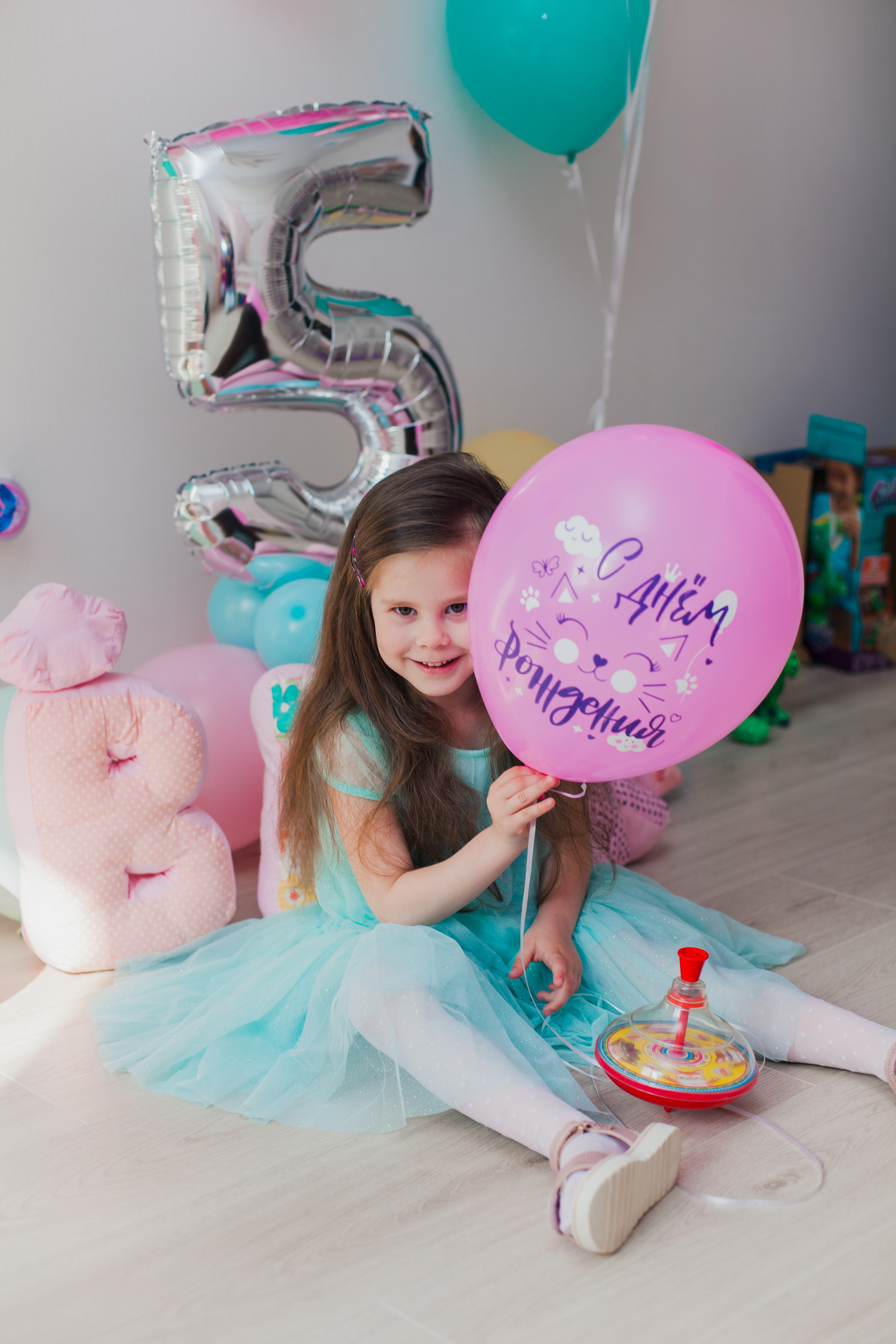 Вике 5 лет. Домашняя фотосессия. Семейный и детский фотограф