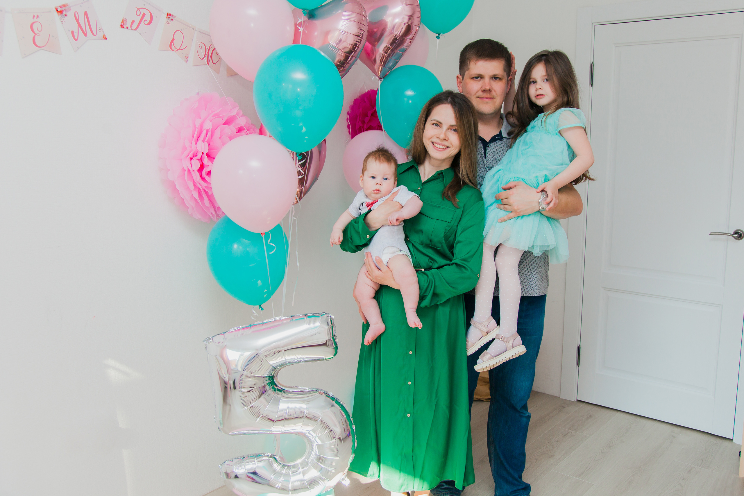 Вике 5 лет. Домашняя фотосессия. Семейный и детский фотограф