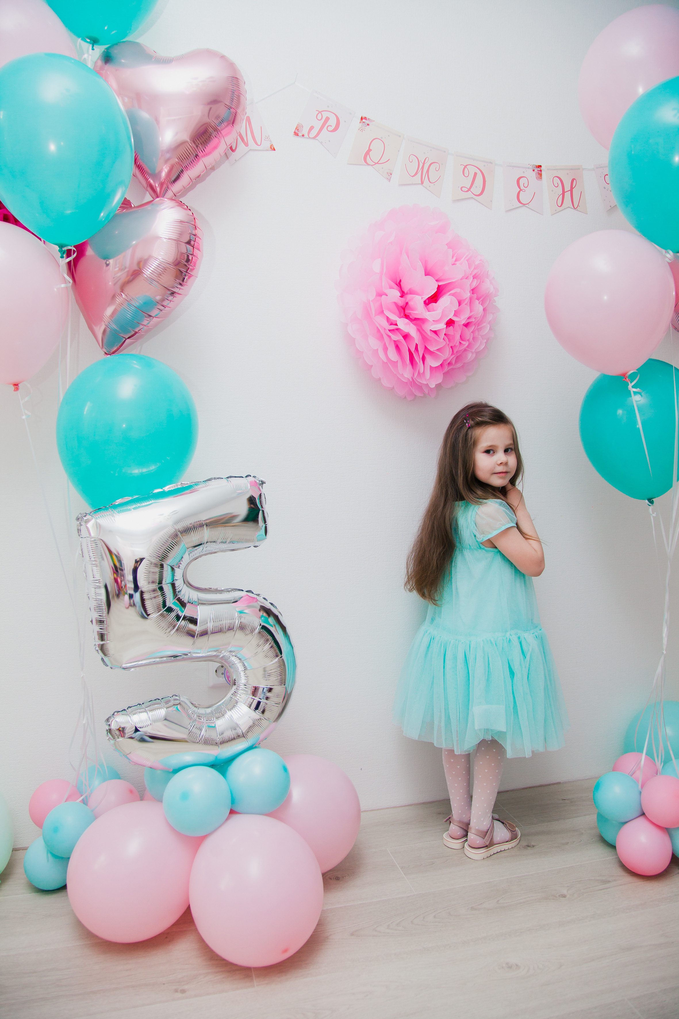 Вике 5 лет. Домашняя фотосессия. Семейный и детский фотограф