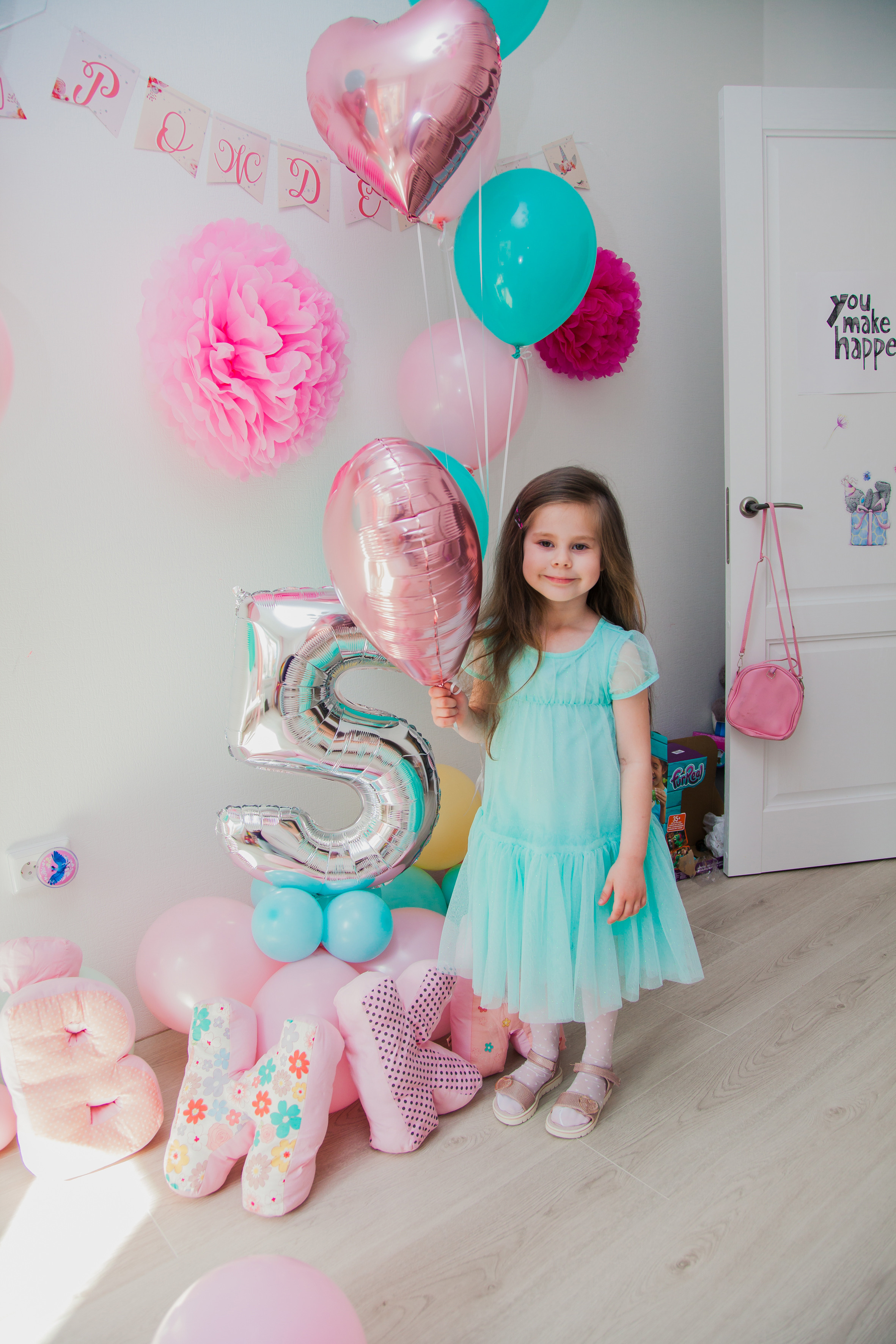 Вике 5 лет. Домашняя фотосессия. Семейный и детский фотограф