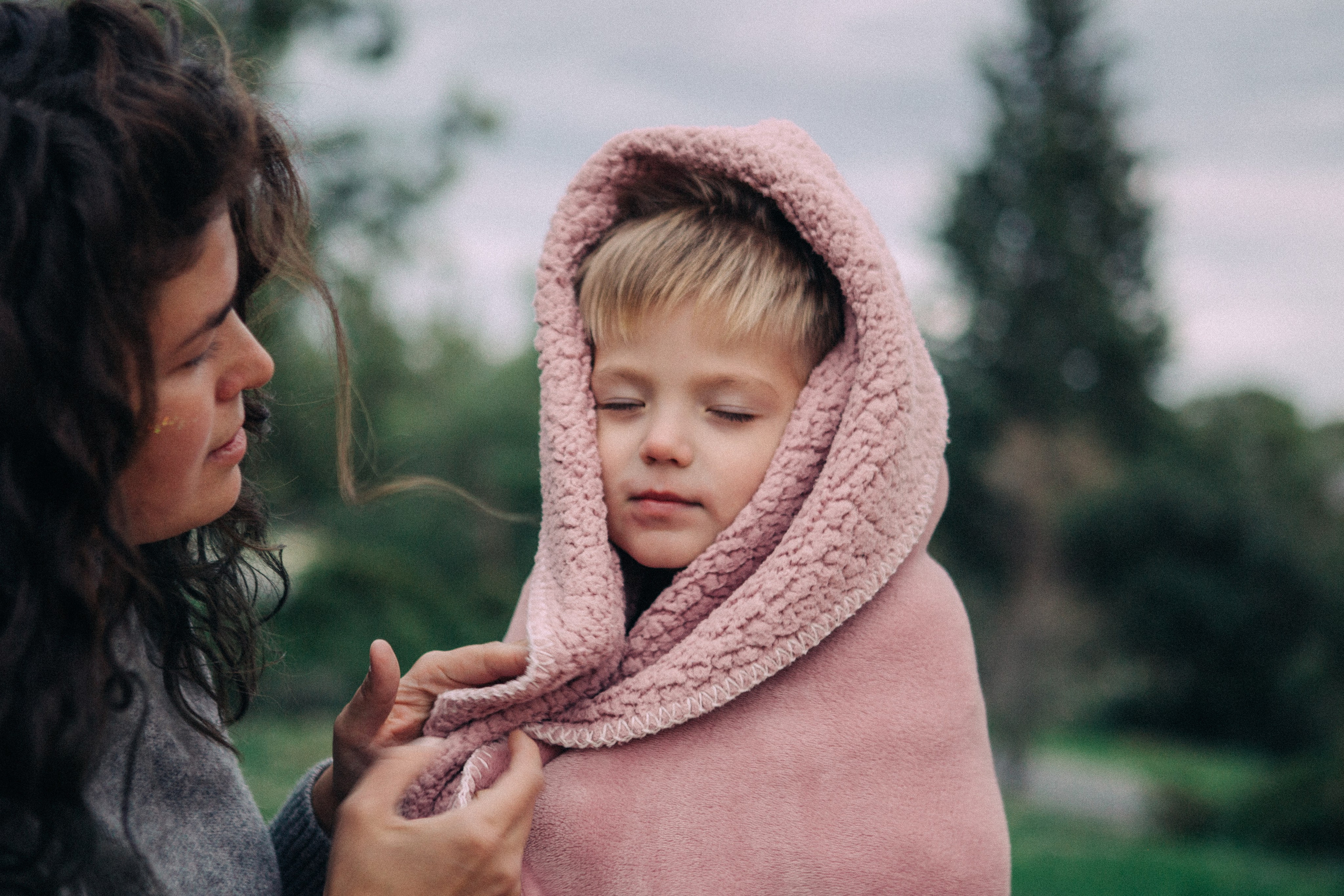 Nastya & Mr. Racoon. Portrait, family and pet photographer in Cyprus, Ksenia Bourdelle