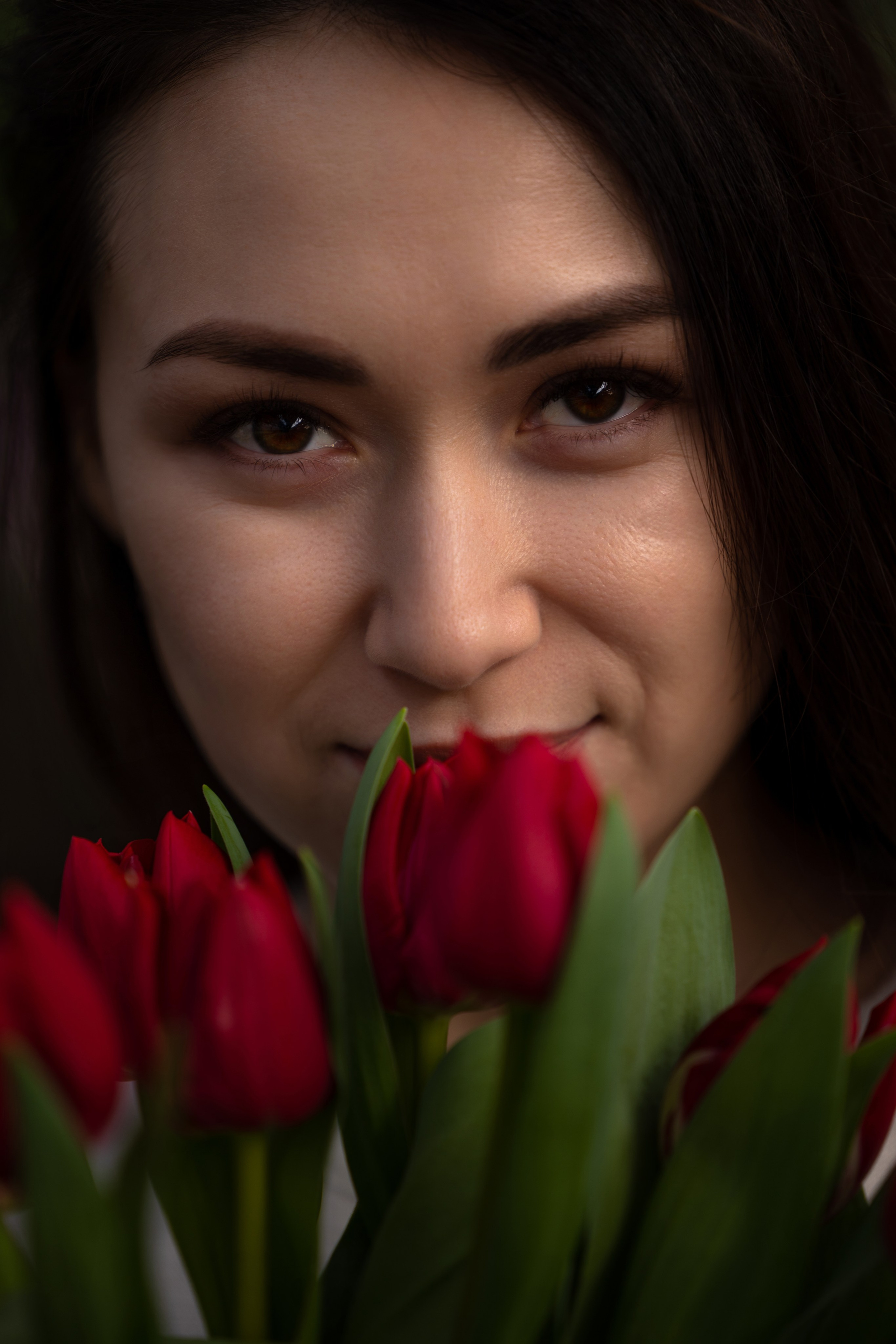 Фотосессия в теплице с тюльпанами. Свадебный фотограф Астрахань