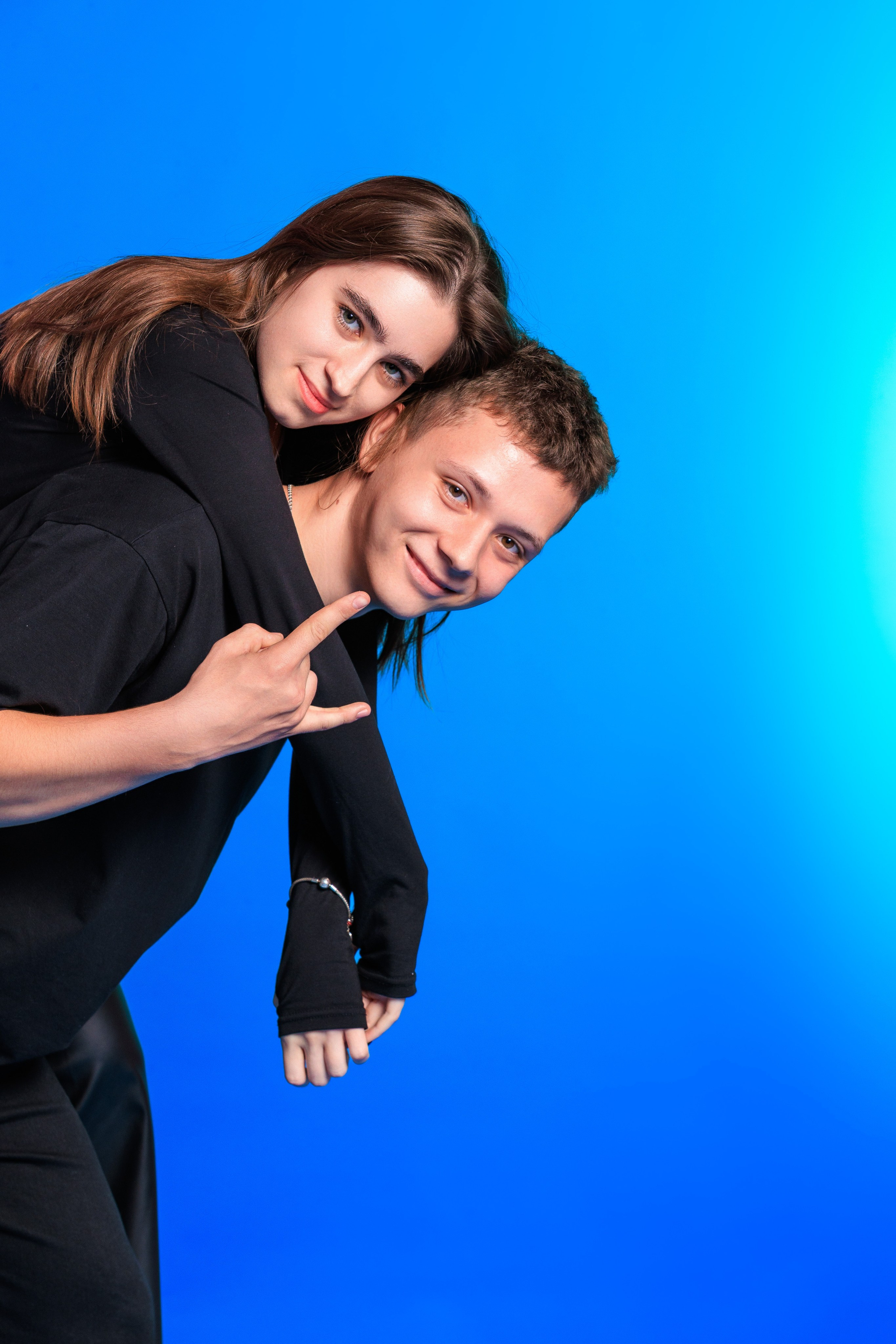 Смотреть фотки в фотостудии. Выпускные альбомы Геленджик, Новороссийск, Краснодар, Туапсе